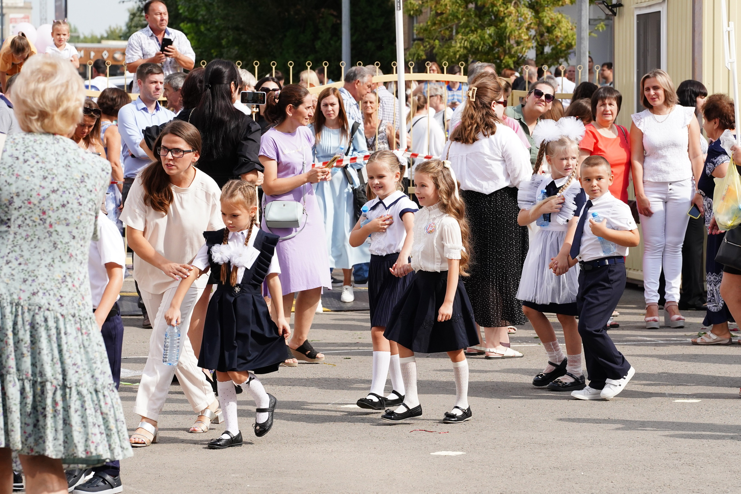 1 сентября Линейка. MEMENTO.Выпускные альбомы, школьные, юбилейные и другие книги. Ростов-на-Дону