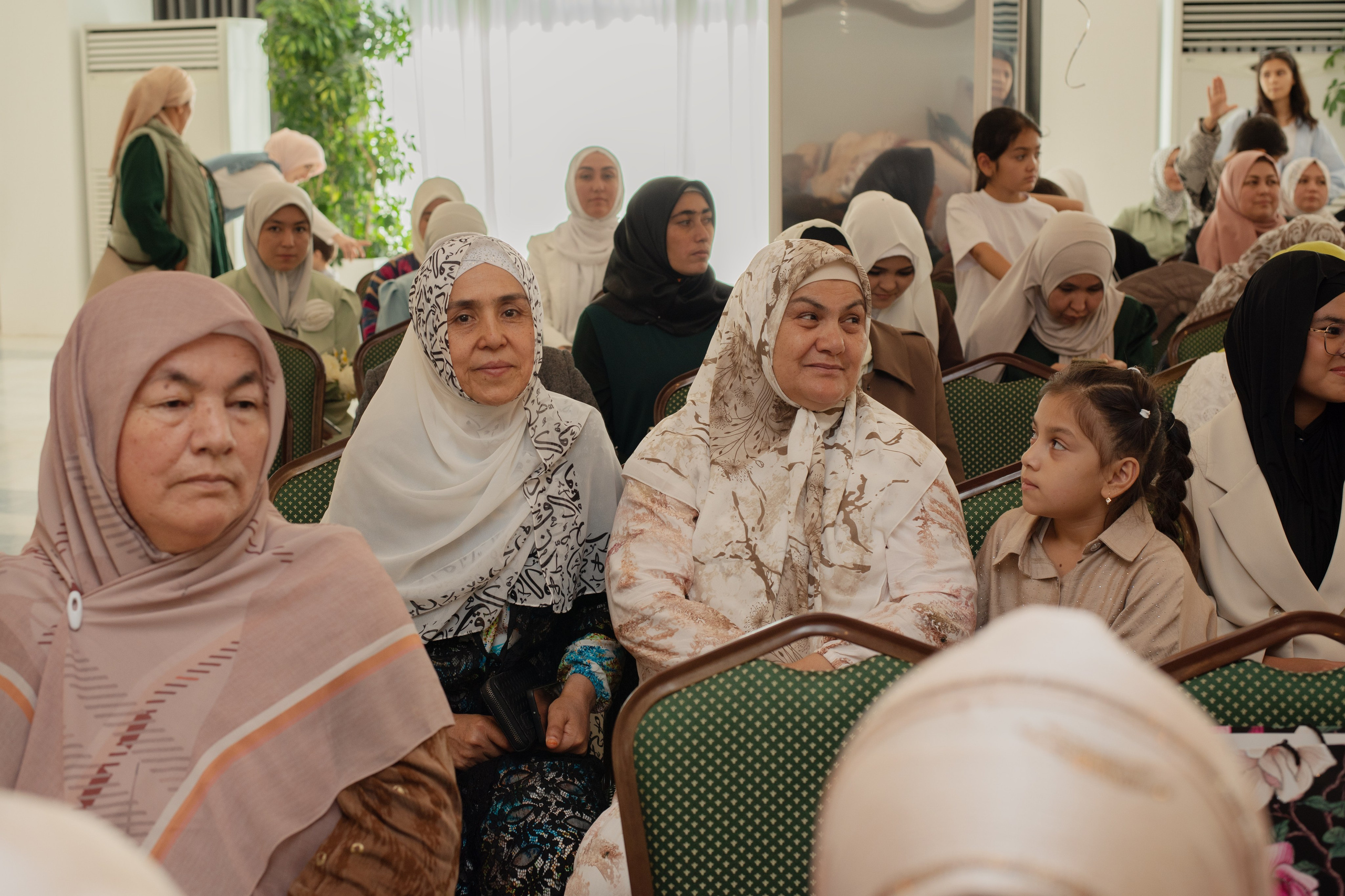 Выпускной в Евразийской женской гуманитарной академии. Лина Курочка — ваш фотограф