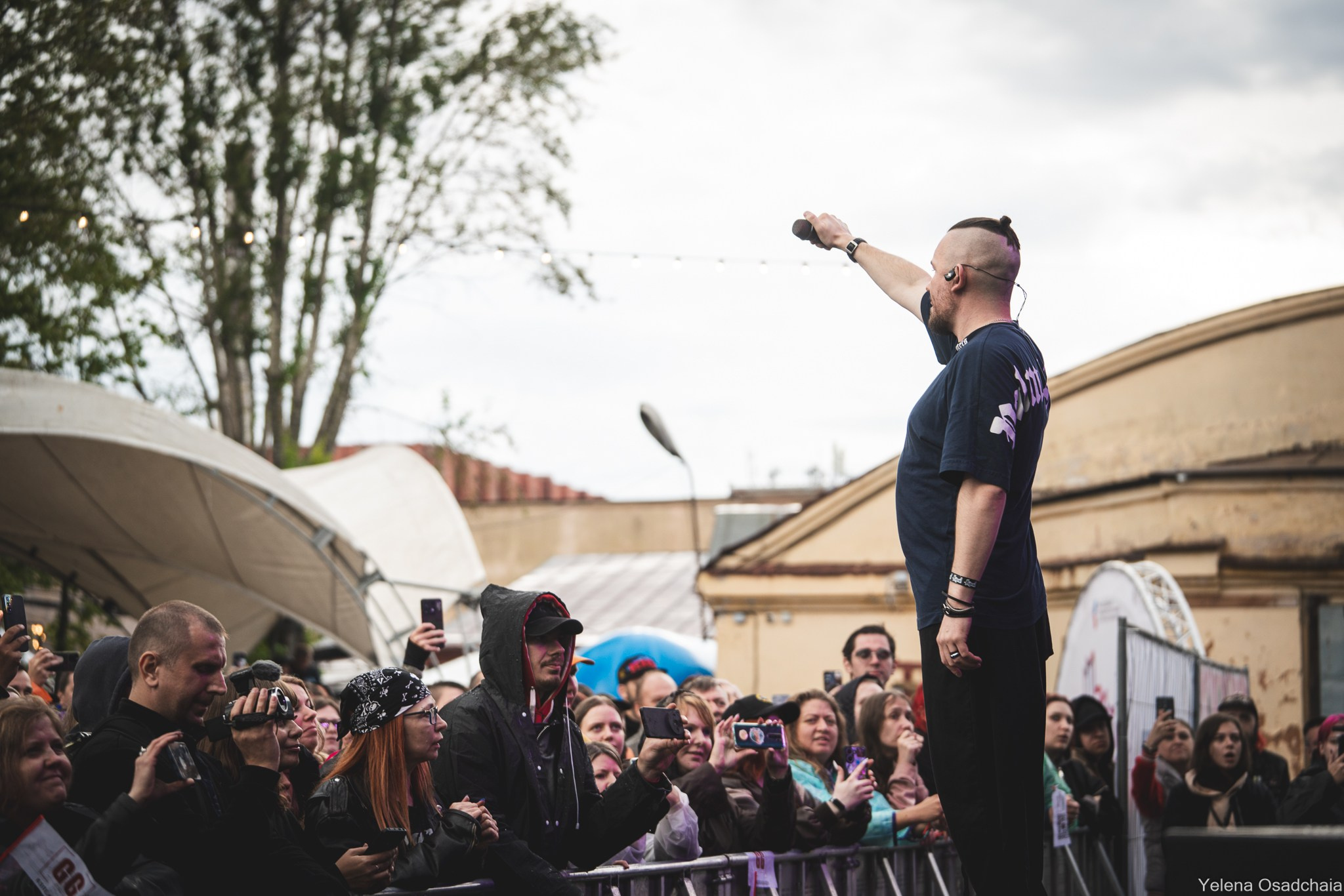 Живой 2025 — День 1. Елена Осадчая — фотографирую музыку на сцене и в жизни