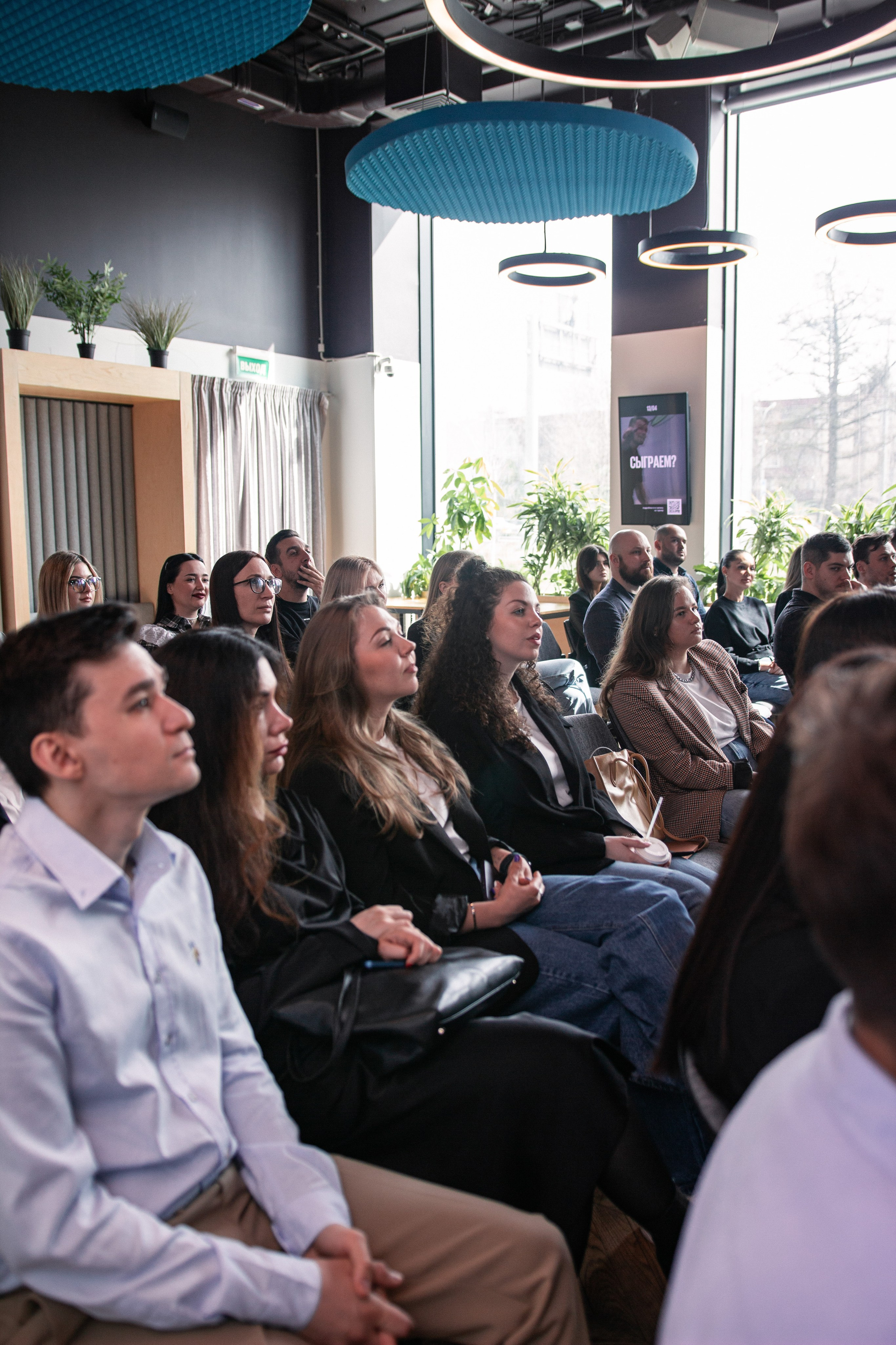 Планерка компании недвижимости. Фотограф Москва — личные фотосессии, лавстори в студии