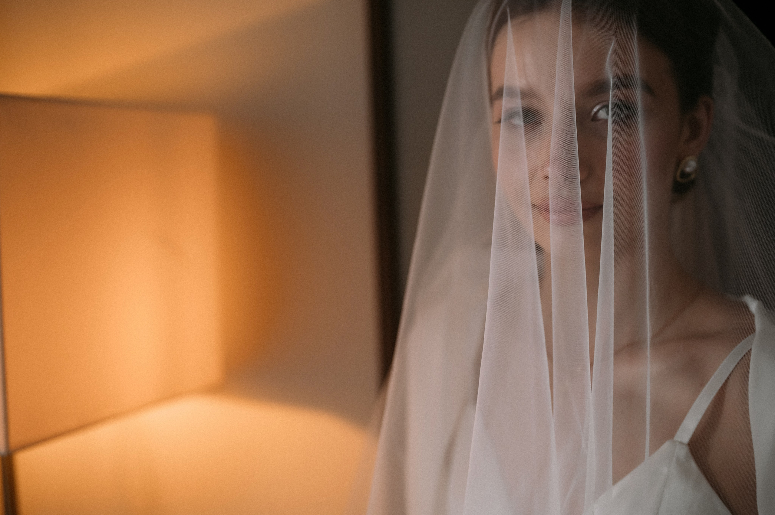 Свадебное утро и прогулка красивой яркой пары. Свадебный и семейный фотограф в Симферополе Дарья Маркова