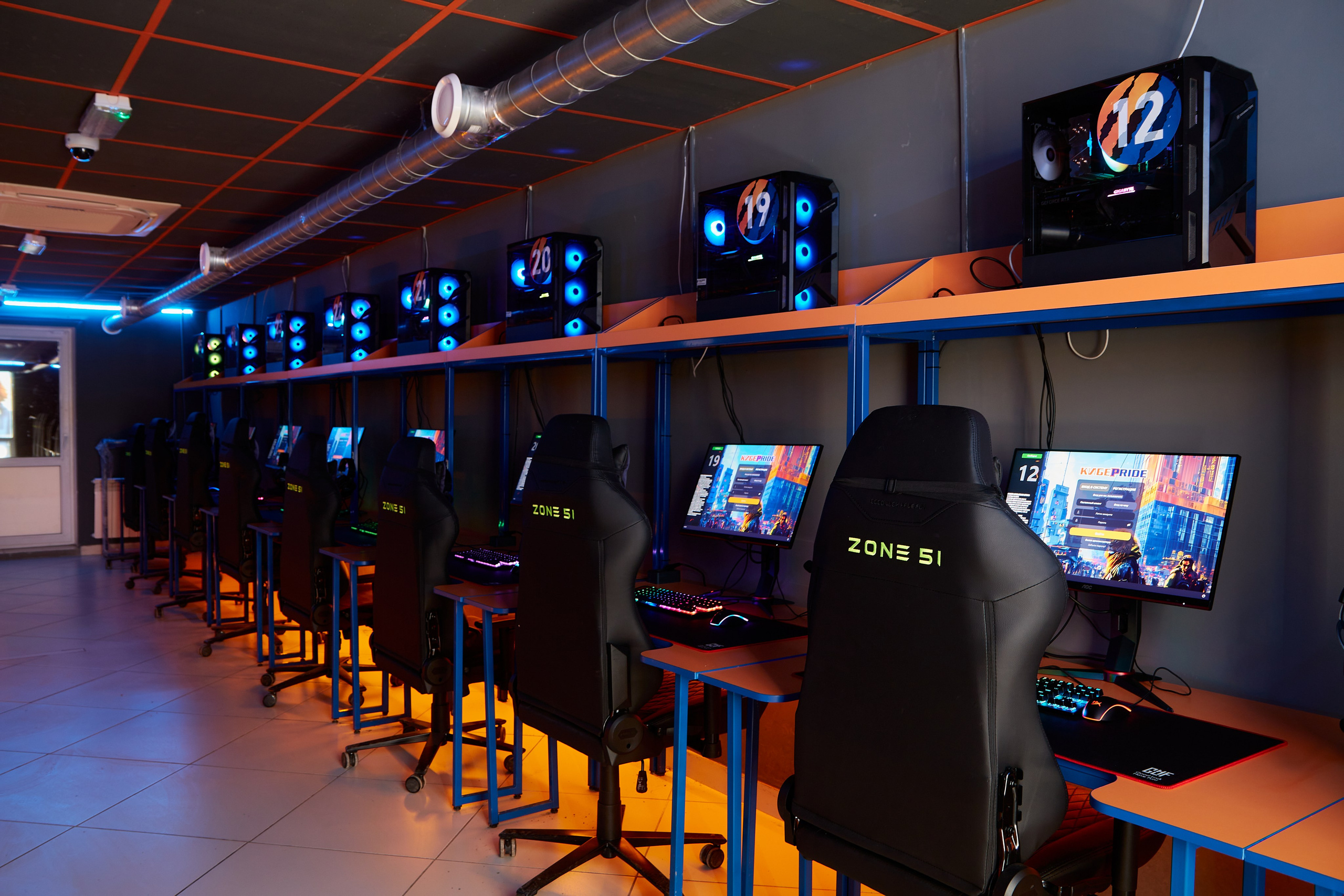 Фотосъёмка компьютерного клуба. Предметный и репортажный фотограф Алексей Кротов