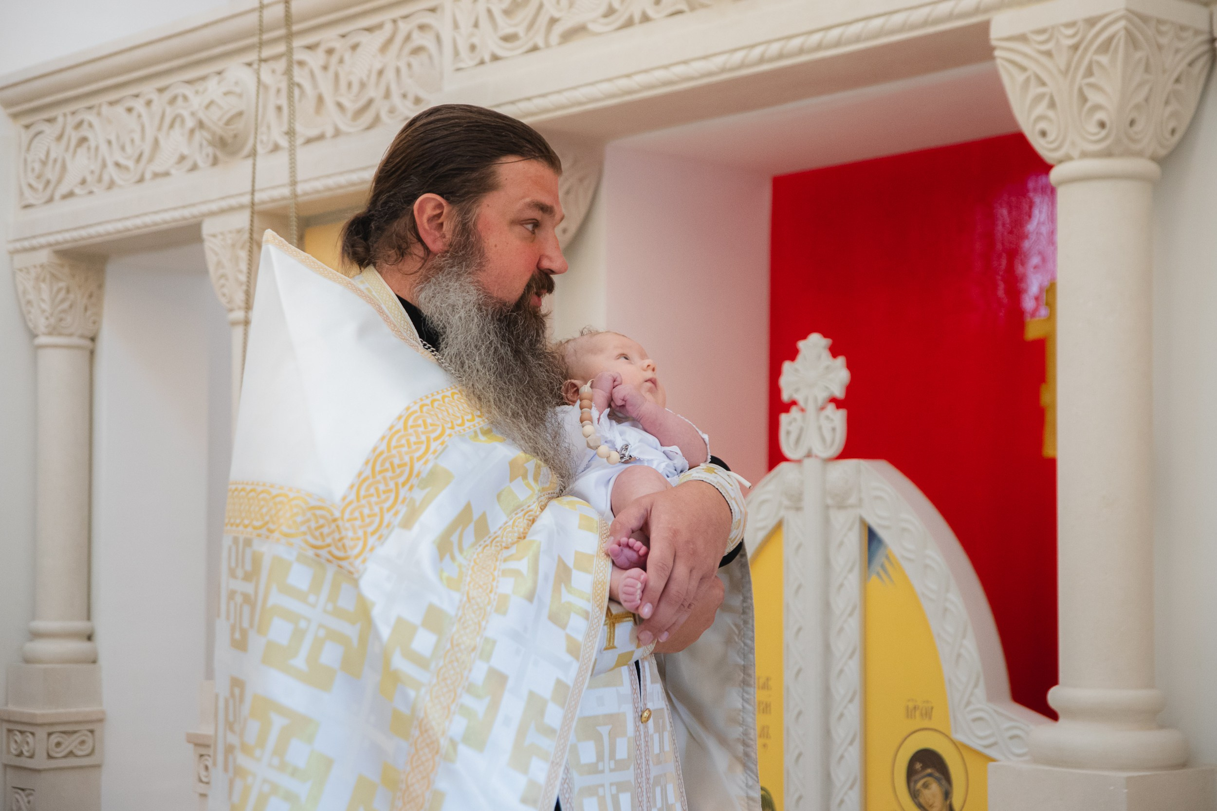 Фотосъемка крещения маленького мальчика в храме города Москвы. Семейный и школьный фотограф в Москве Анна Ткач