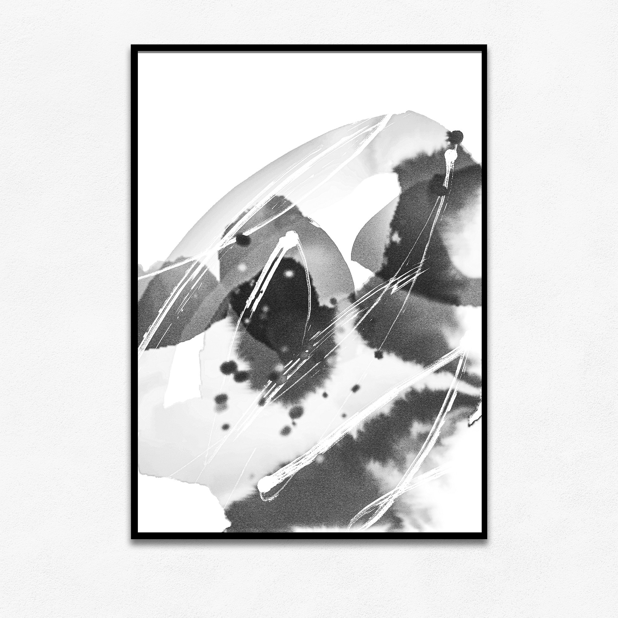 Черно-белый постер в раме.