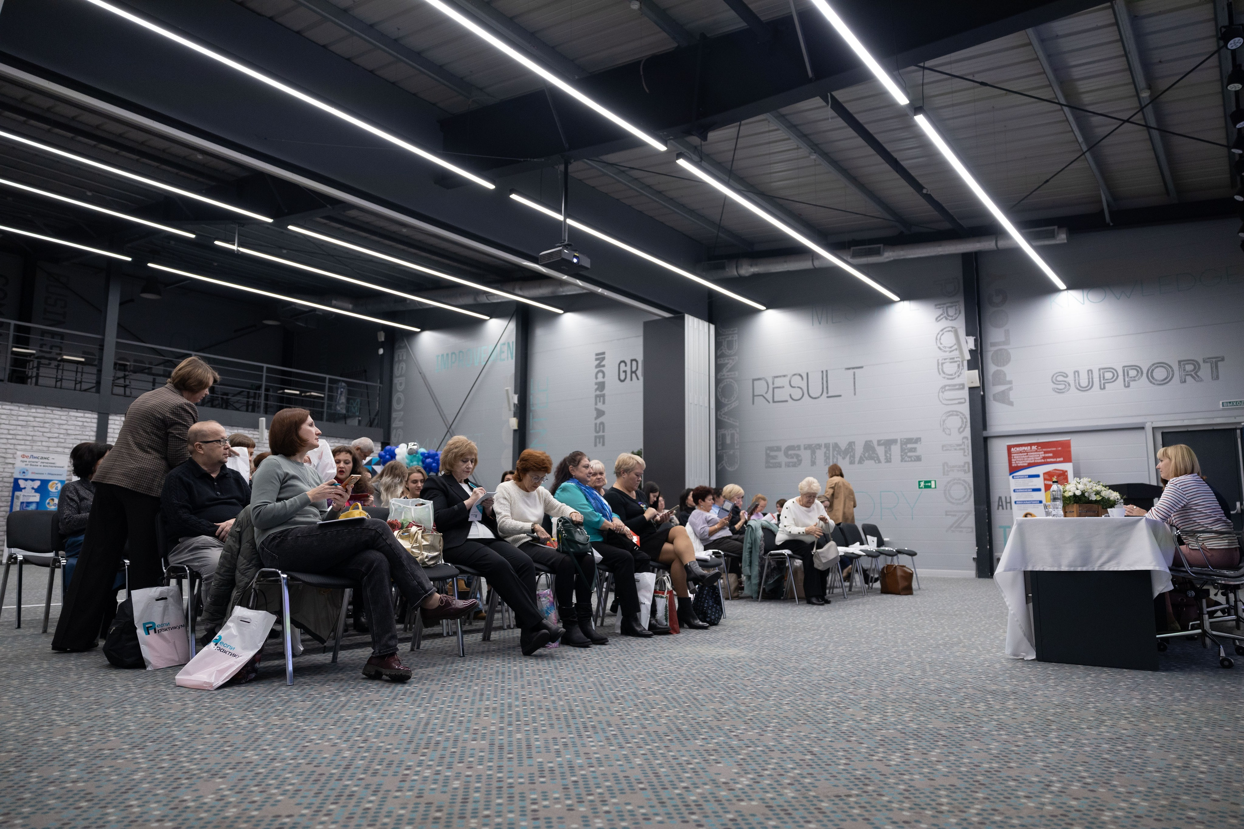 Репортажная съемка конференции. Любовь Юсупова. Фотограф