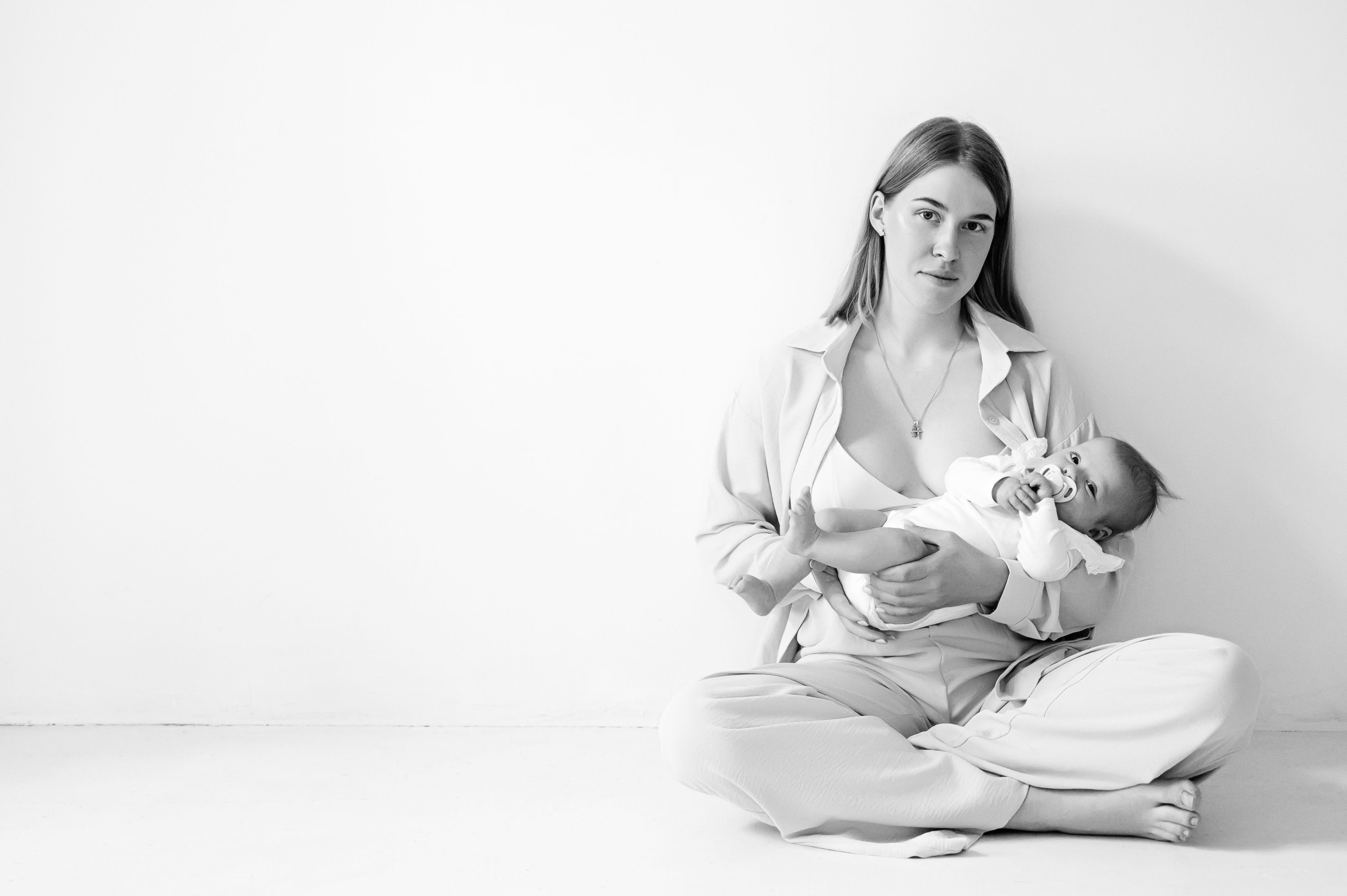 Полина. Профессиональный фотограф беременности в СПБ. Стильные фотосессии беременности в стиле минимализм и классическая фотография