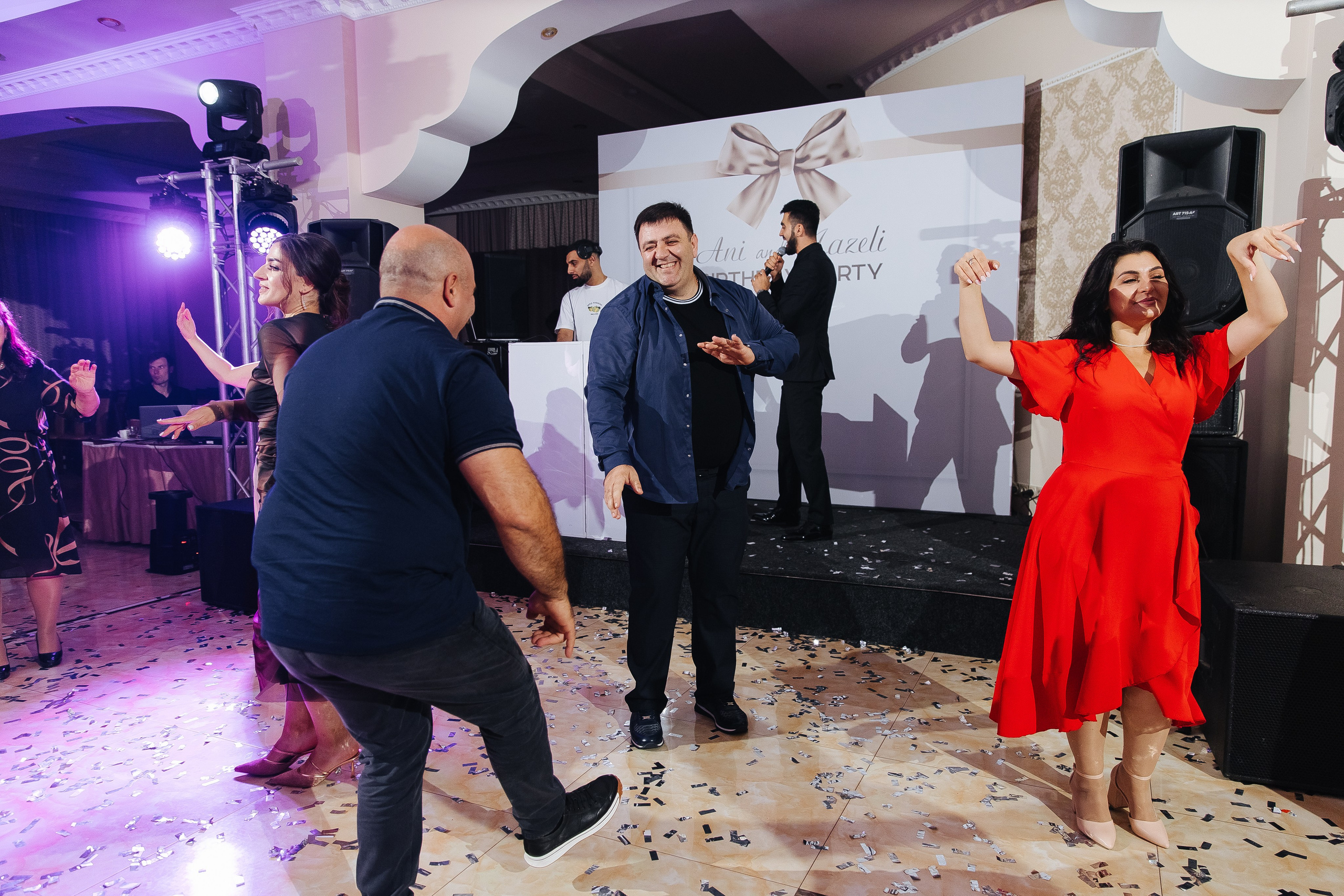 Ани и Назели. 35&5 День рождения, «Янтарь». Фотограф в Красноярске Надежда Воскресенская