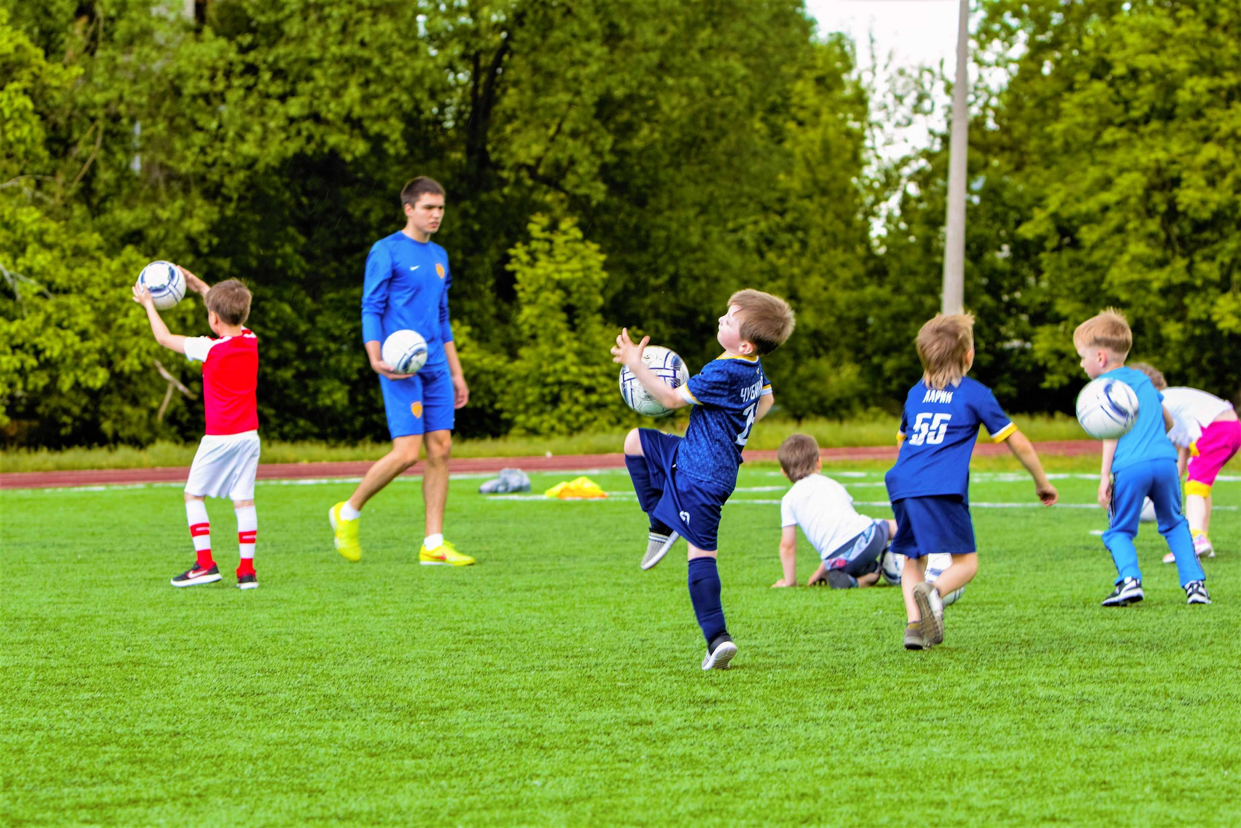 Футбольная школа «Юниор» — фото тренировок и игр. Выпускные альбомы для школы и детского сада — школьный фотограф Подольск, Троицк, Щербинка, Москва
