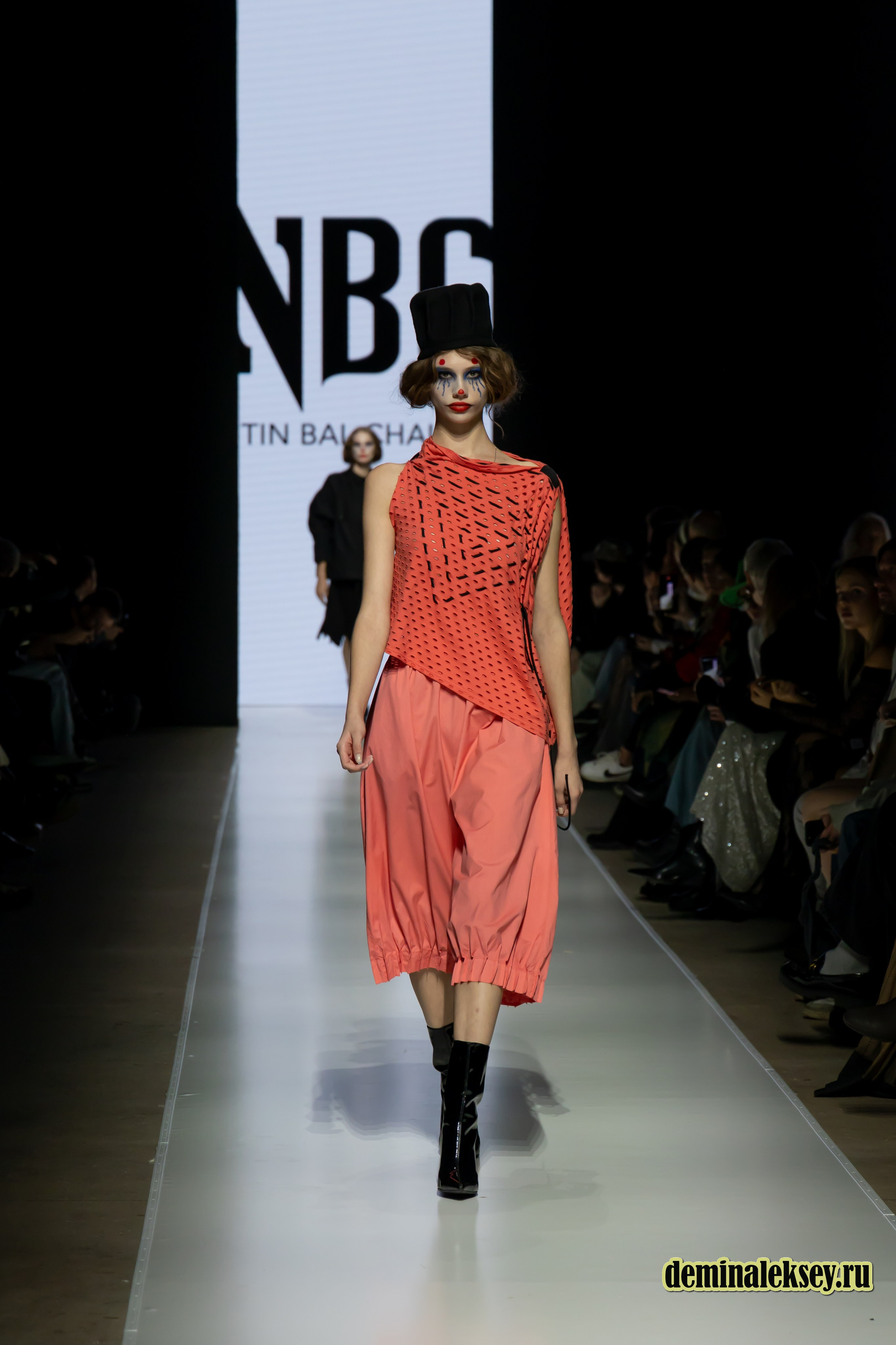 Московская неделя моды 2024 9 октября дизайнер NITIN BAL CHAHUAN presented by Fashion Design Council of India. Репортажный, семейный и студийный фотограф в Москве Демин Алексей