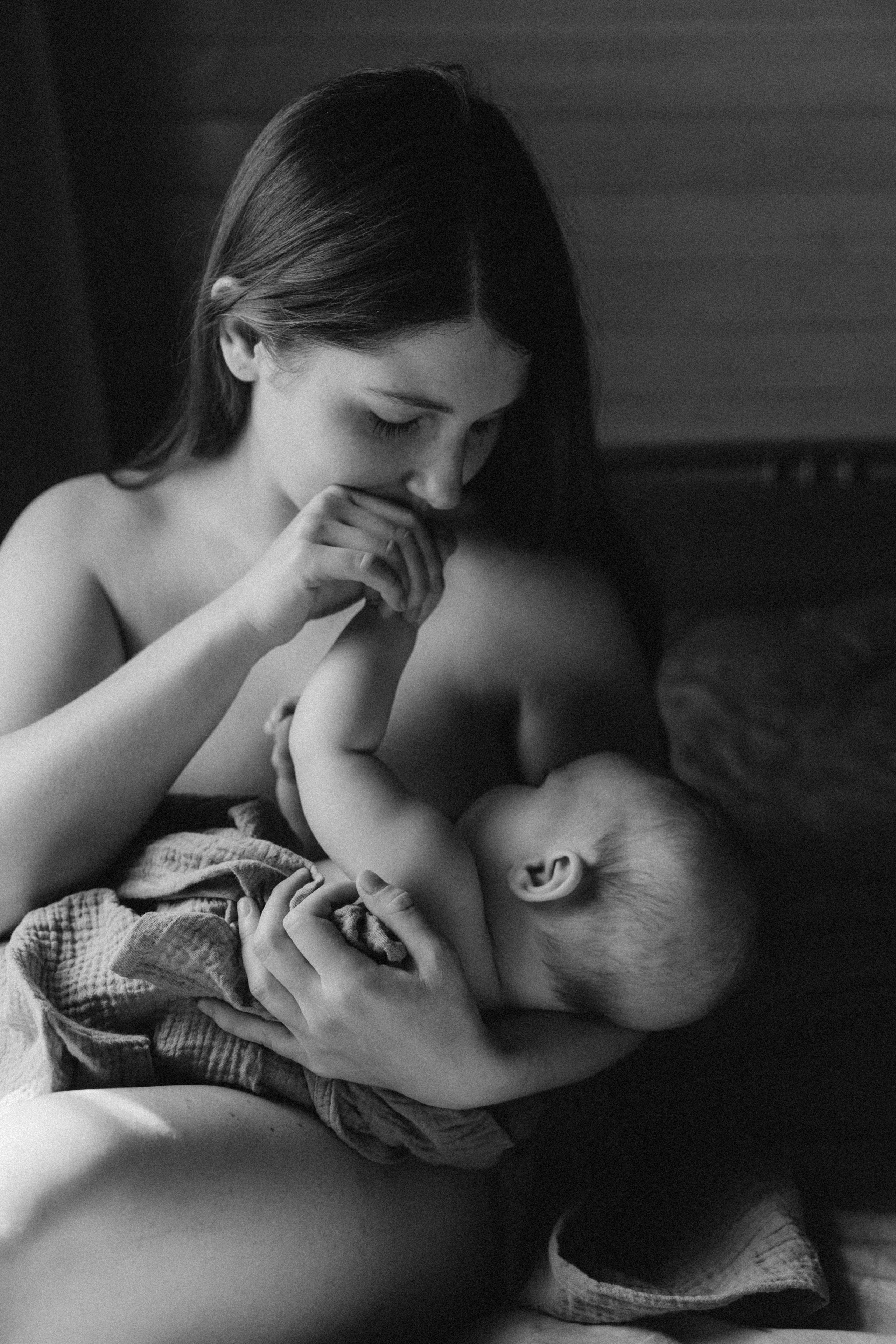 Мама и малыш, домашняя история. Фотограф Ульяна Дивина в Нижнем Новгороде и Нижегородской области