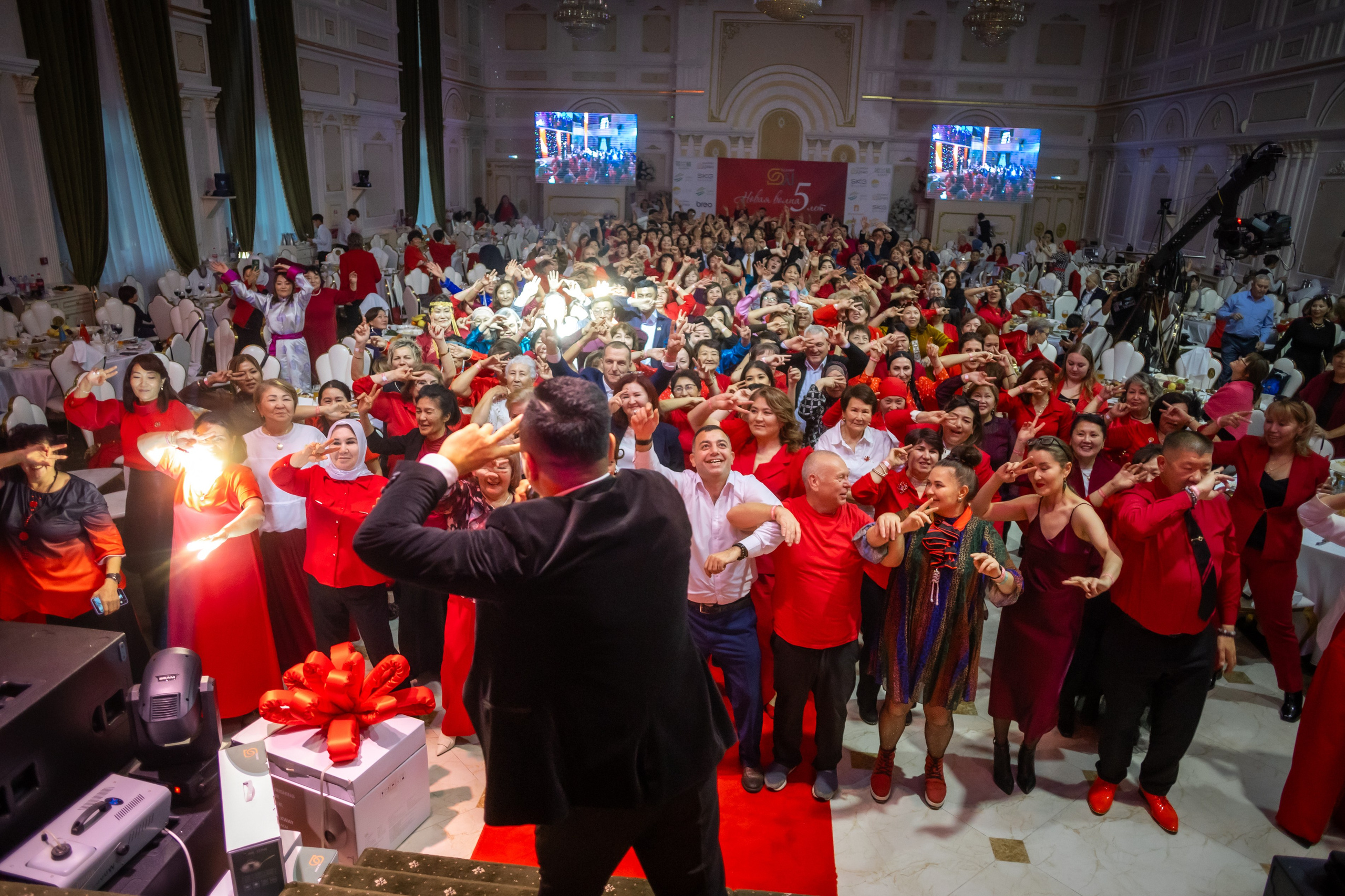 Фотосъемка мероприятия Юбилей компании SilkWay в Алматы. Коммерческий и репортажный фотограф в Алматы — Jora Abramov