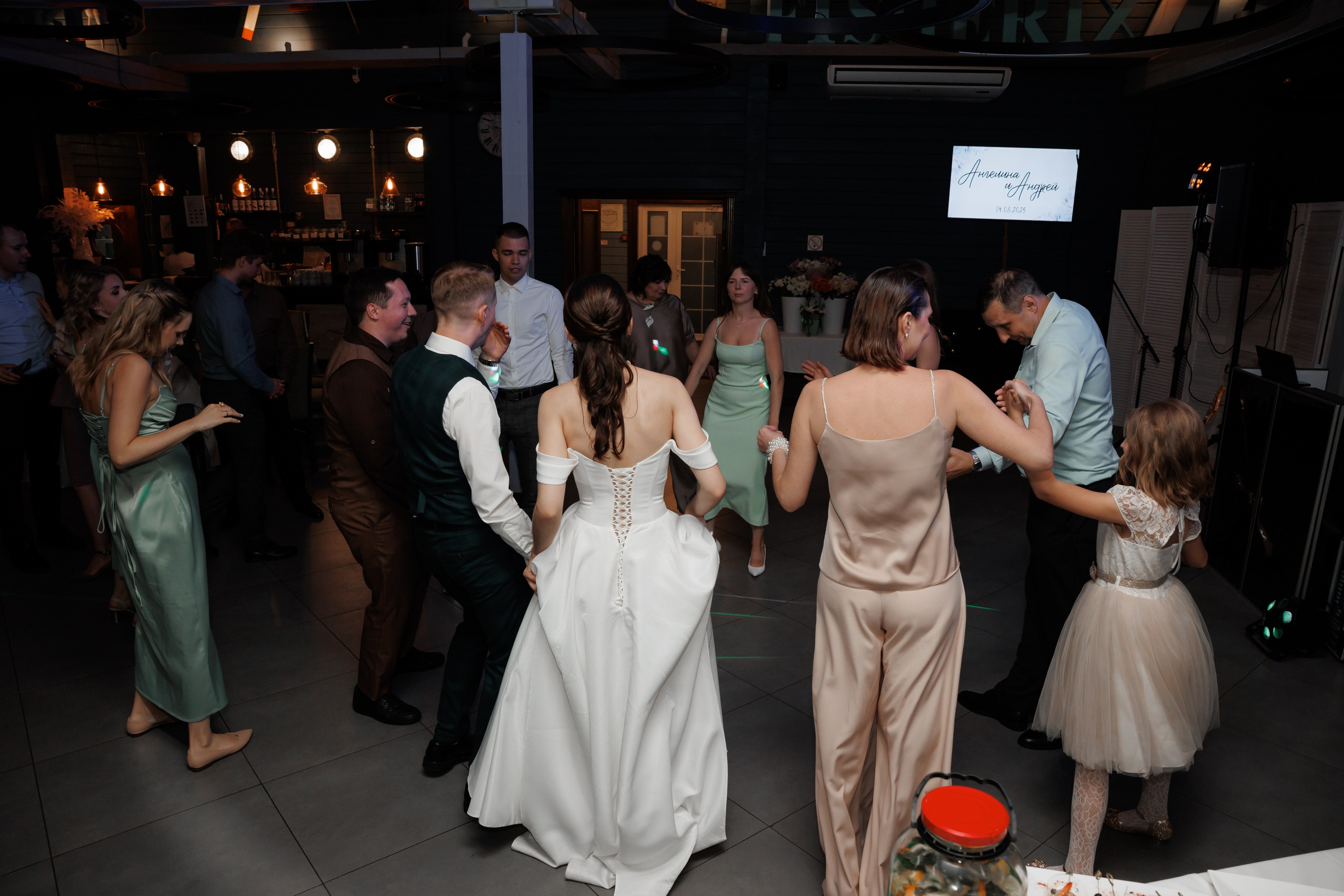 Регистрация в отеле Fish Point, ЗАГС Бутово, прогулка в Остафьево. Свадебный и репортажный фотограф (Москва, Королев и другие)