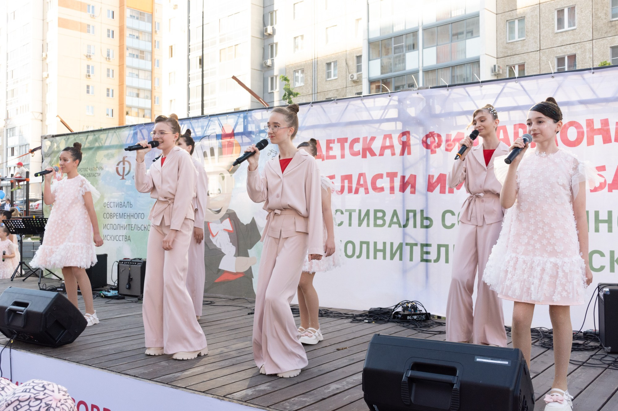 Фестиваль современного исполнительского искусства (Сквер Академ Риверсайд). Фотограф Максим Буряк