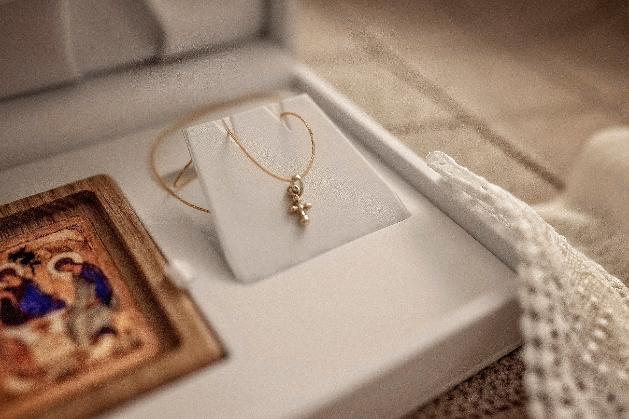 Таинство Крещения это всегда праздник. Валентина Беликова сделала потрясающие фотографии нашего таинства и нашей семьи. В храме красиво и уютно. Тепло храма разливается по фотографиям. Крещение прошло отлично. Все рады и довольны. Малышу одели крестик. Окунали