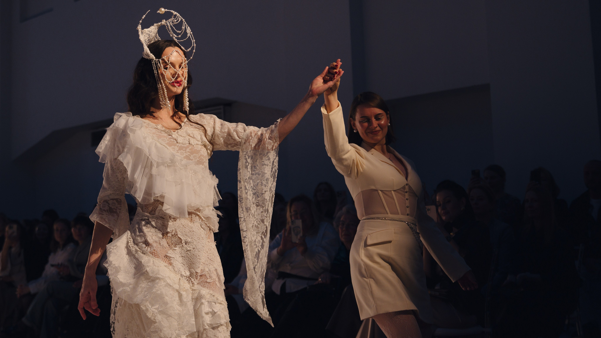 Бекстейдж показа «Новые Имена» собака.ru|ДЛТ. Портретный и репортажный фотограф в Санкт-Петербурге