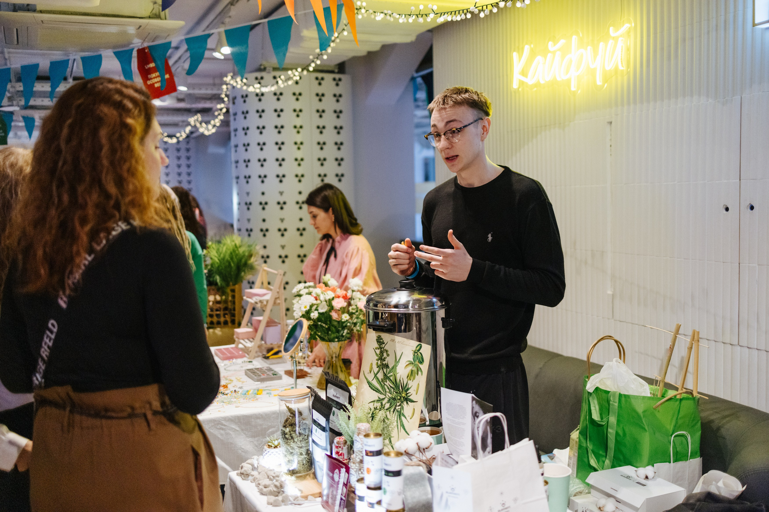 2–3 марта 2024 в пространстве «Три вокзала. Депо» / День 1 / фото Валерий Белобеев. Фотоотчеты «Ламбада-маркета»