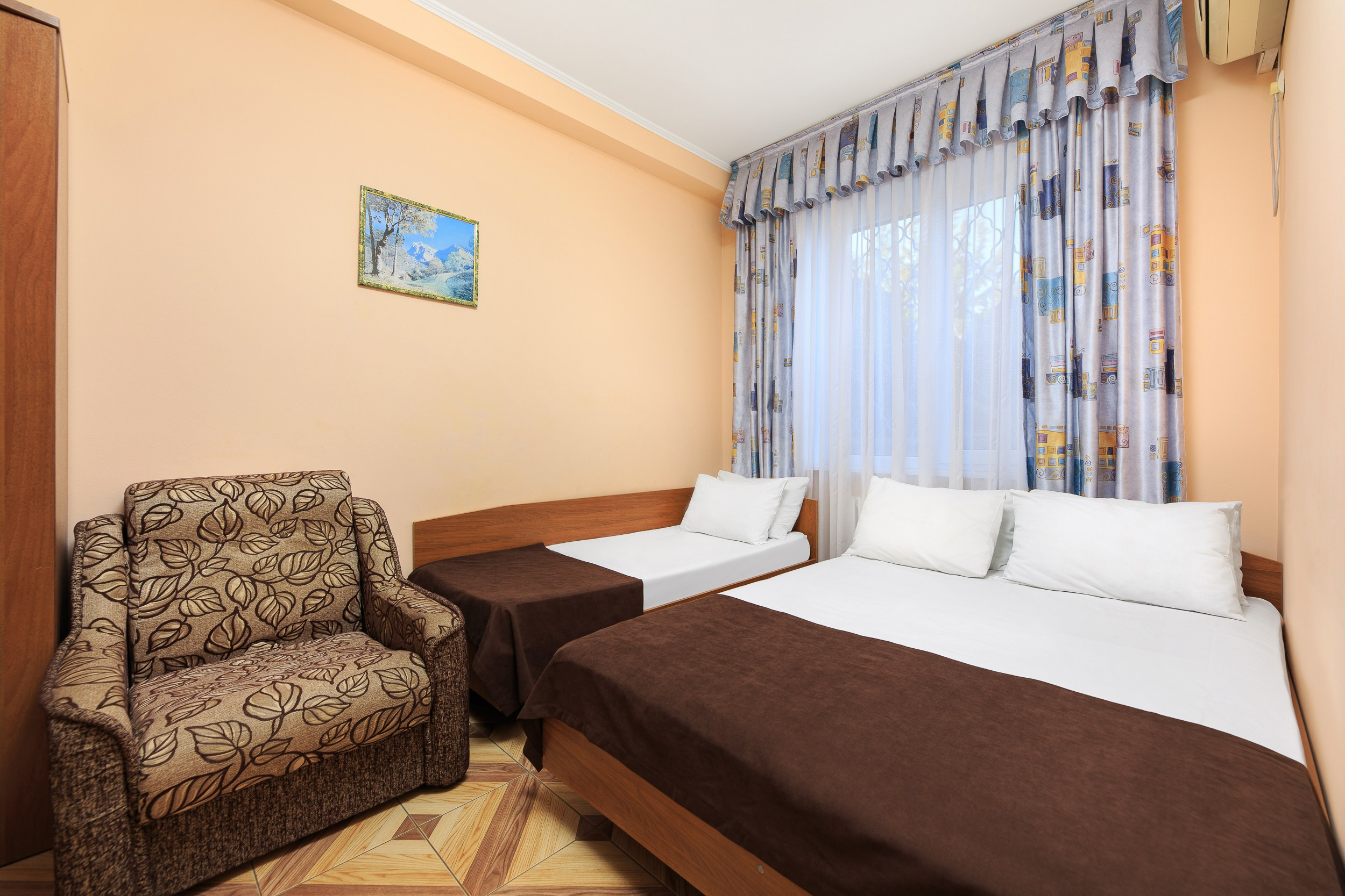 Фотосъёмка номеров с дополнительным освещением. Профессиональная фотосъёмка интерьеров, предметная фотосессия еды для меню г. Анапа