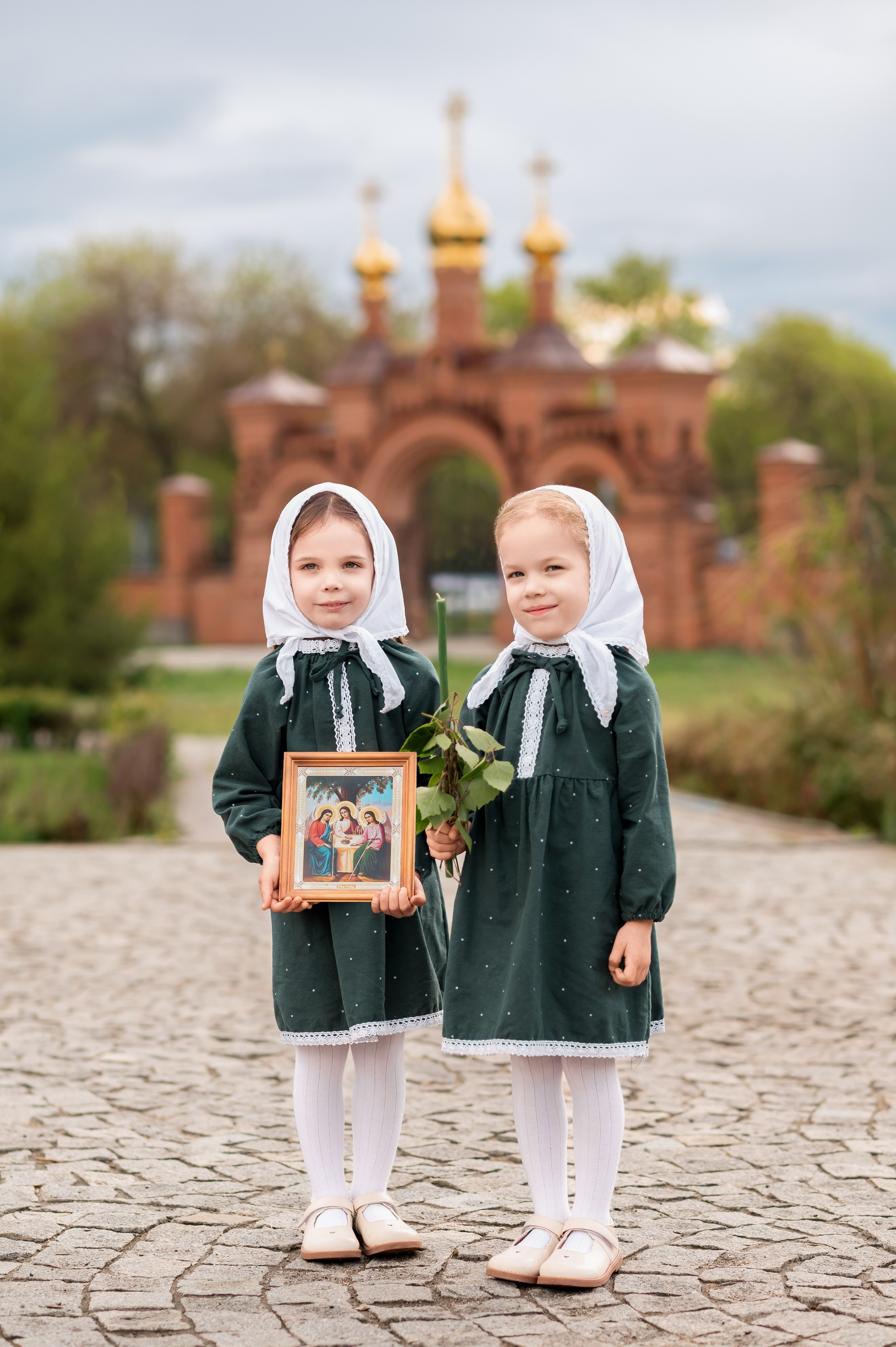 Съемка двух сестричек. Церковный фотограф на Таинство Крещения и Венчания в Оренбурге и Оренбургской области Екатерина Белкина