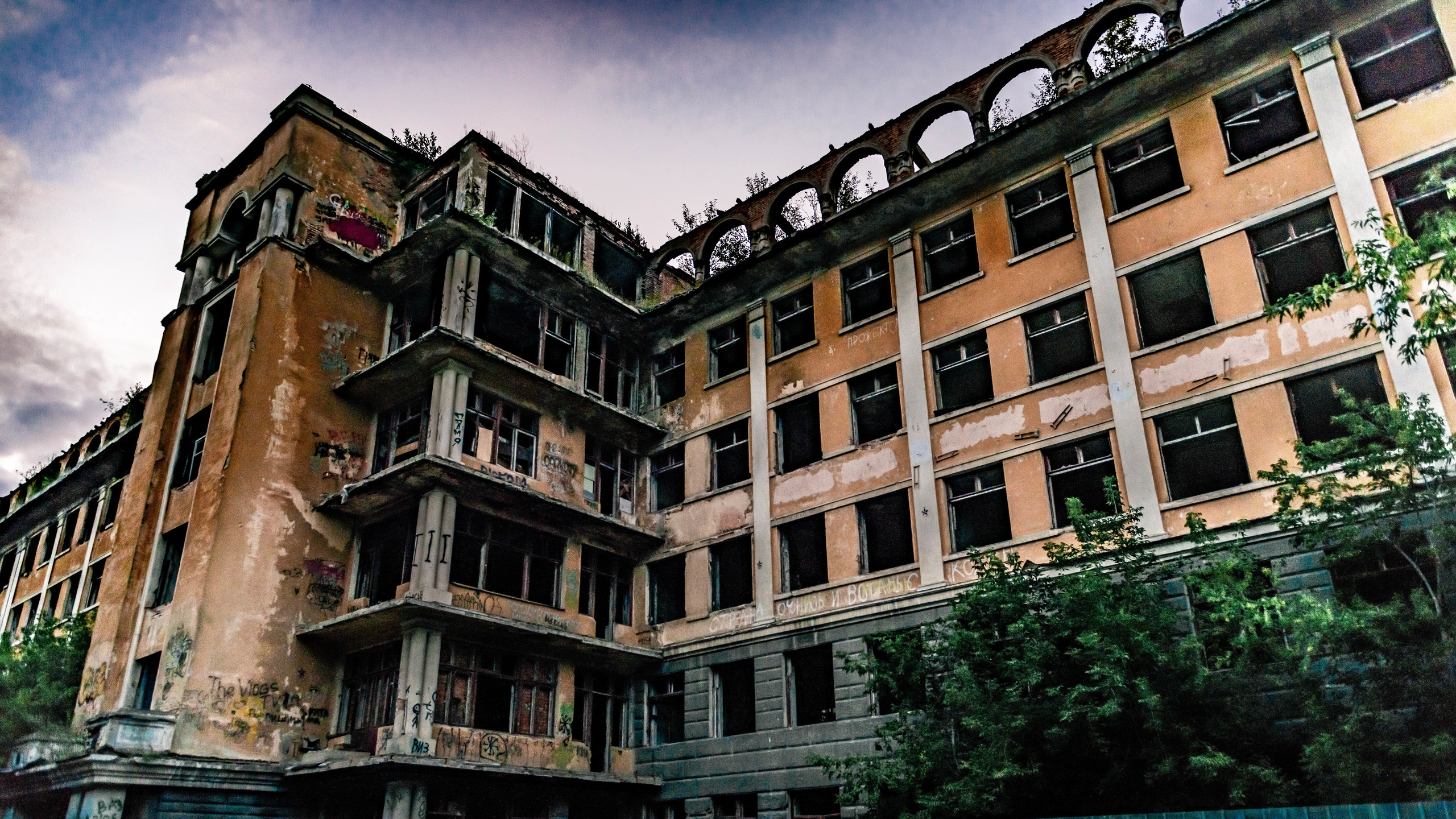 Заброшенная больница. Свадебный фотограф на Урале Виктор Соколов