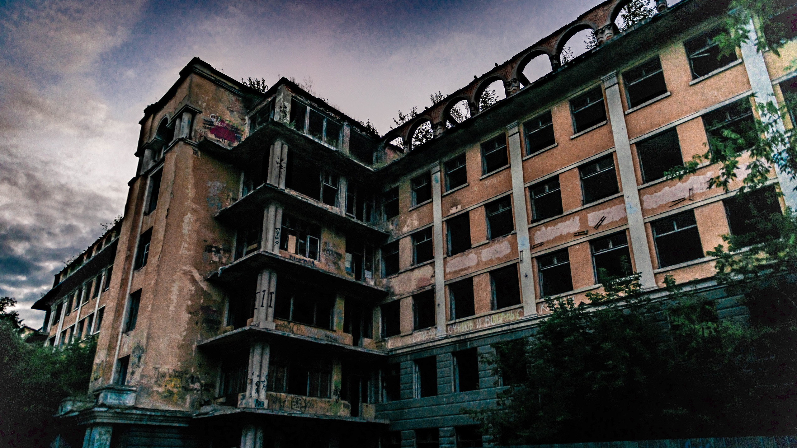 Заброшенная больница. Свадебный фотограф на Урале Виктор Соколов