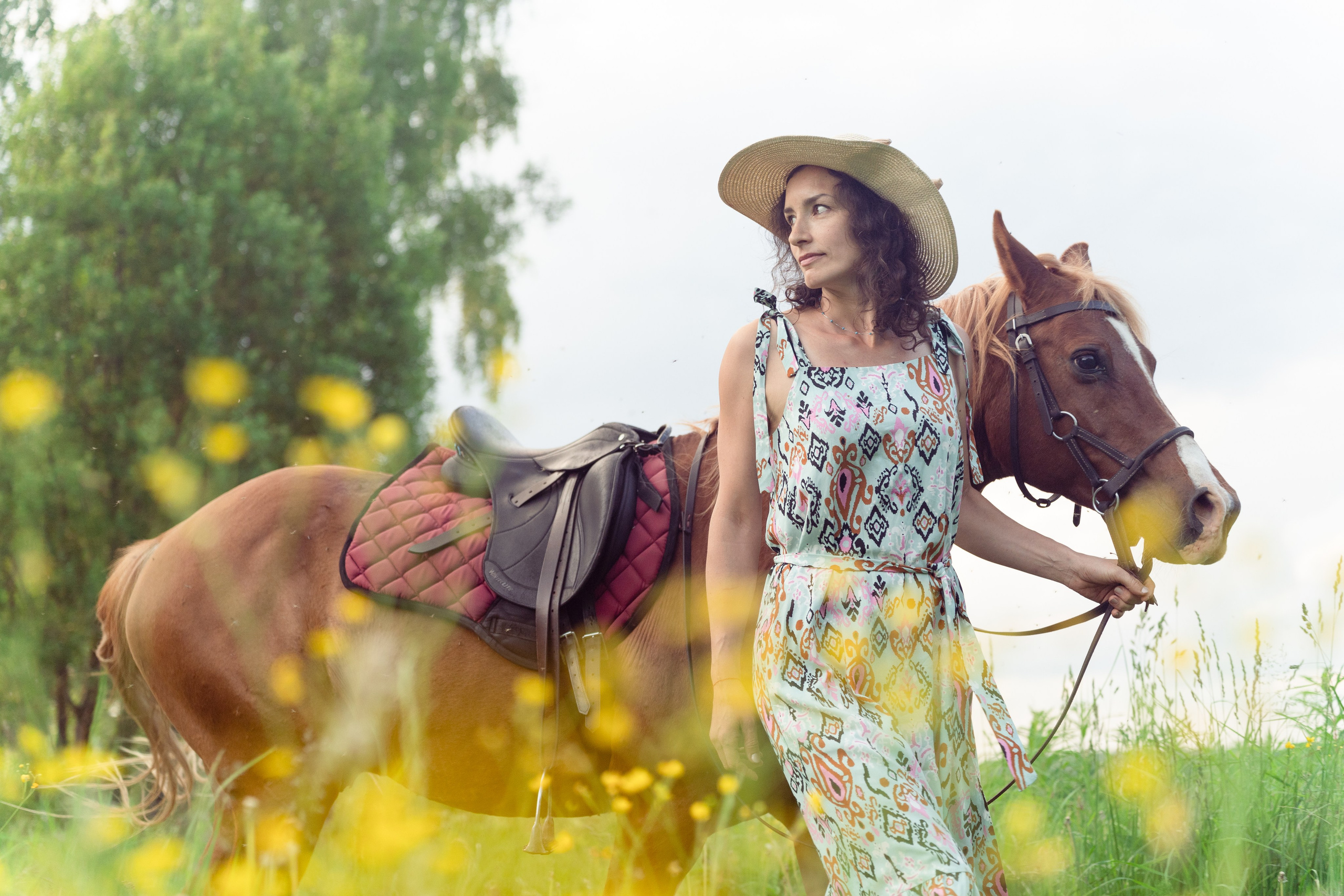 Выйти в лето в поле с конем. Видеограф и фотограф в Москве Анастасия Рябчикова