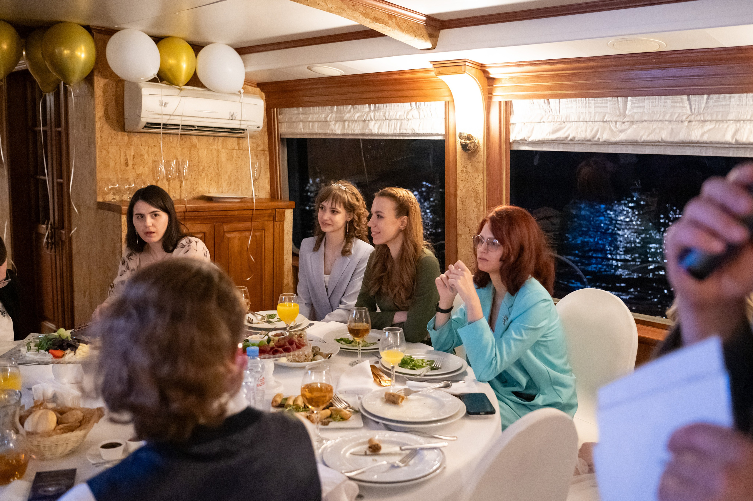 Выпускной вечер 11 класс на теплоходе. Детский и семейный фотограф г. Москва Оксана Катаджи