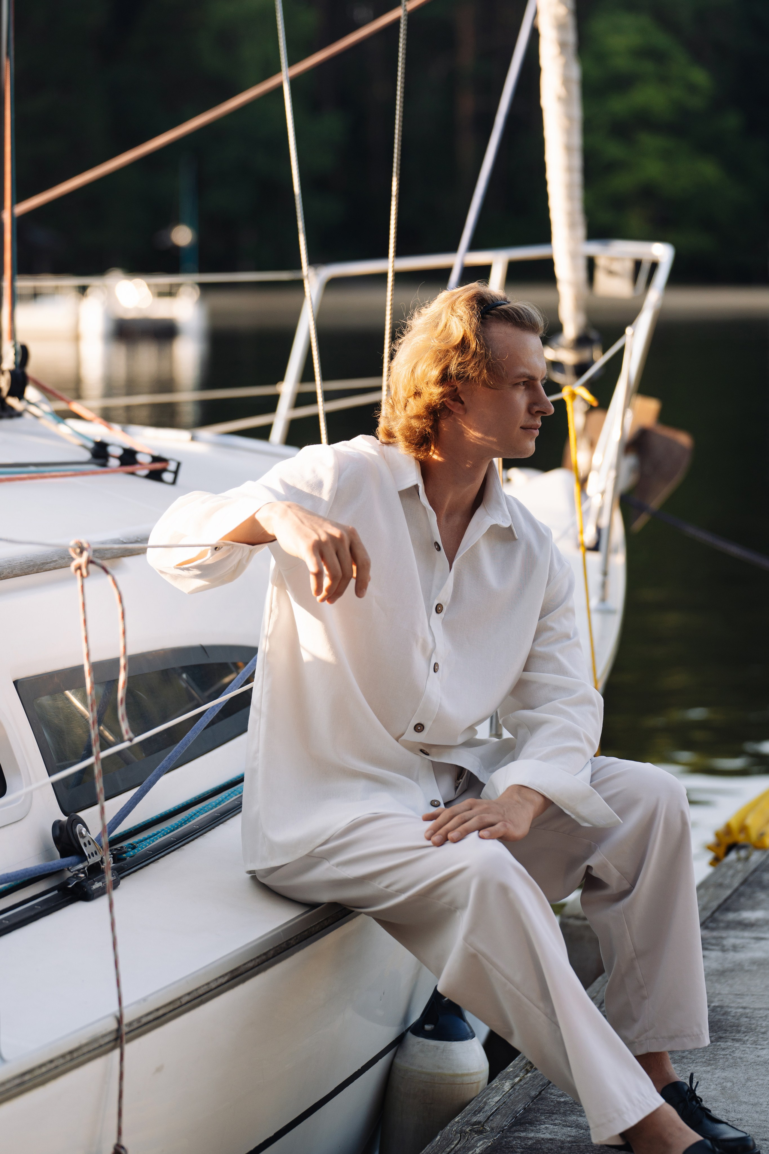 Свадебная фотосессия на яхте на закате (Пироговское водохранилище)