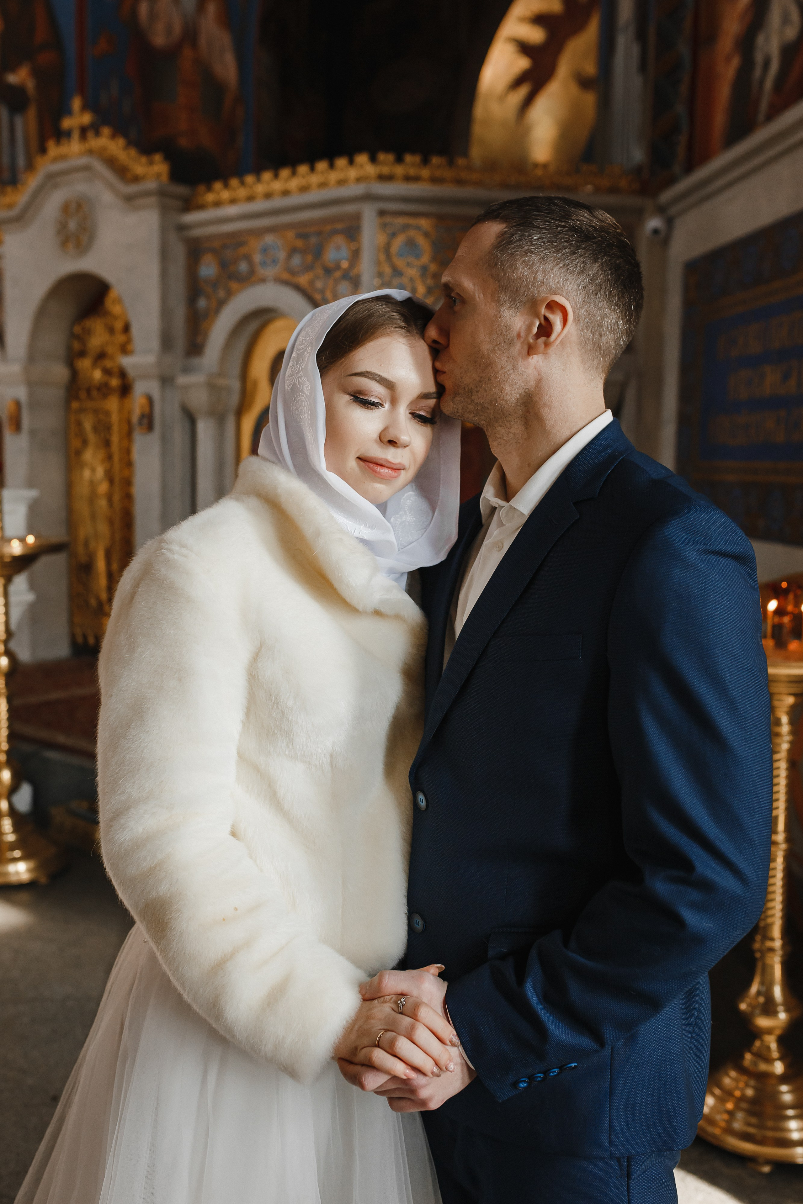 Профессиональный фотограф на таинство венчания в Москве и Московской области. Свадебный фотограф в Москве Мария Крош