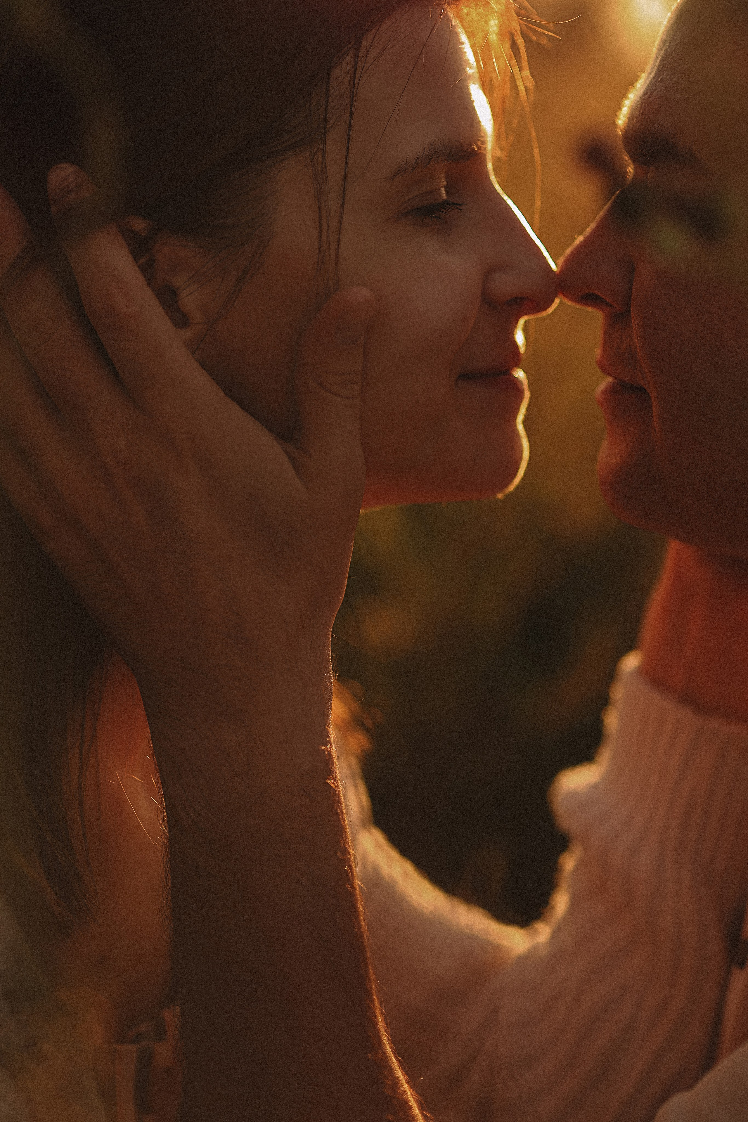 Поле love story на закате. Семейный фотограф Тюмень, фотограф на роды Салмина Мария