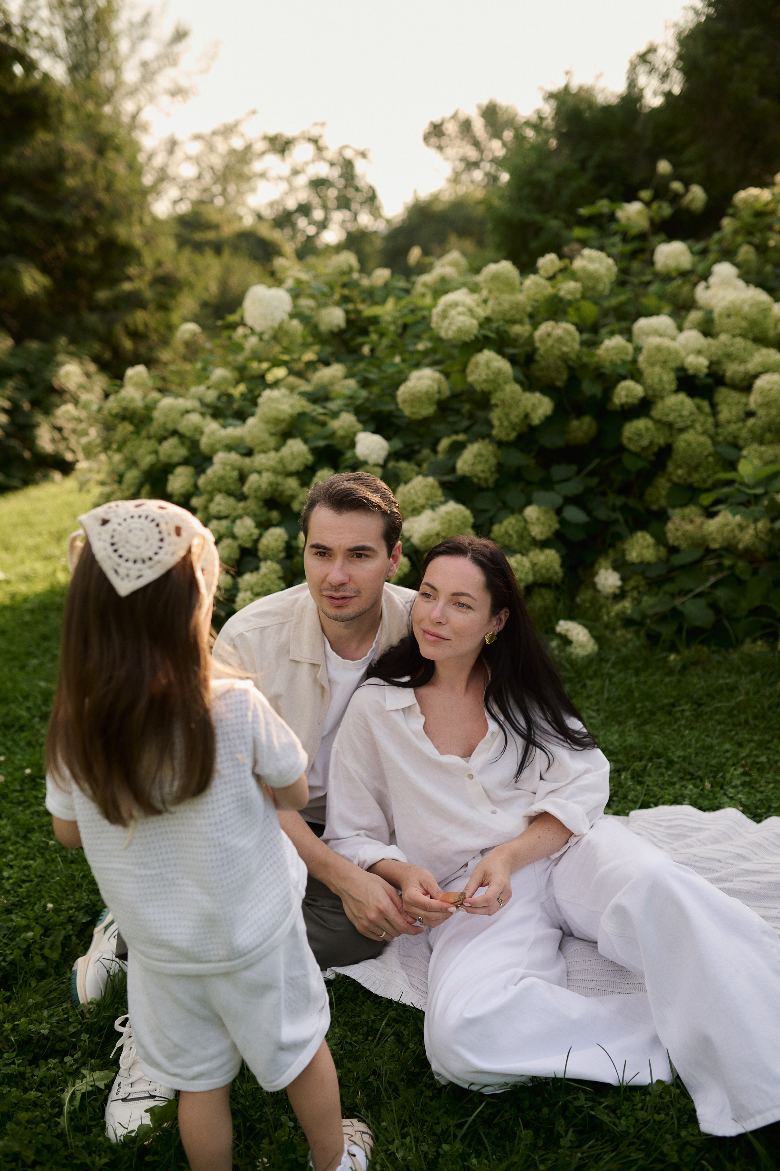 Рохус, Юля и Оливия в парке Останкино. Семейный и свадебный lifestyle-фотограф в Москве Мария Петрова