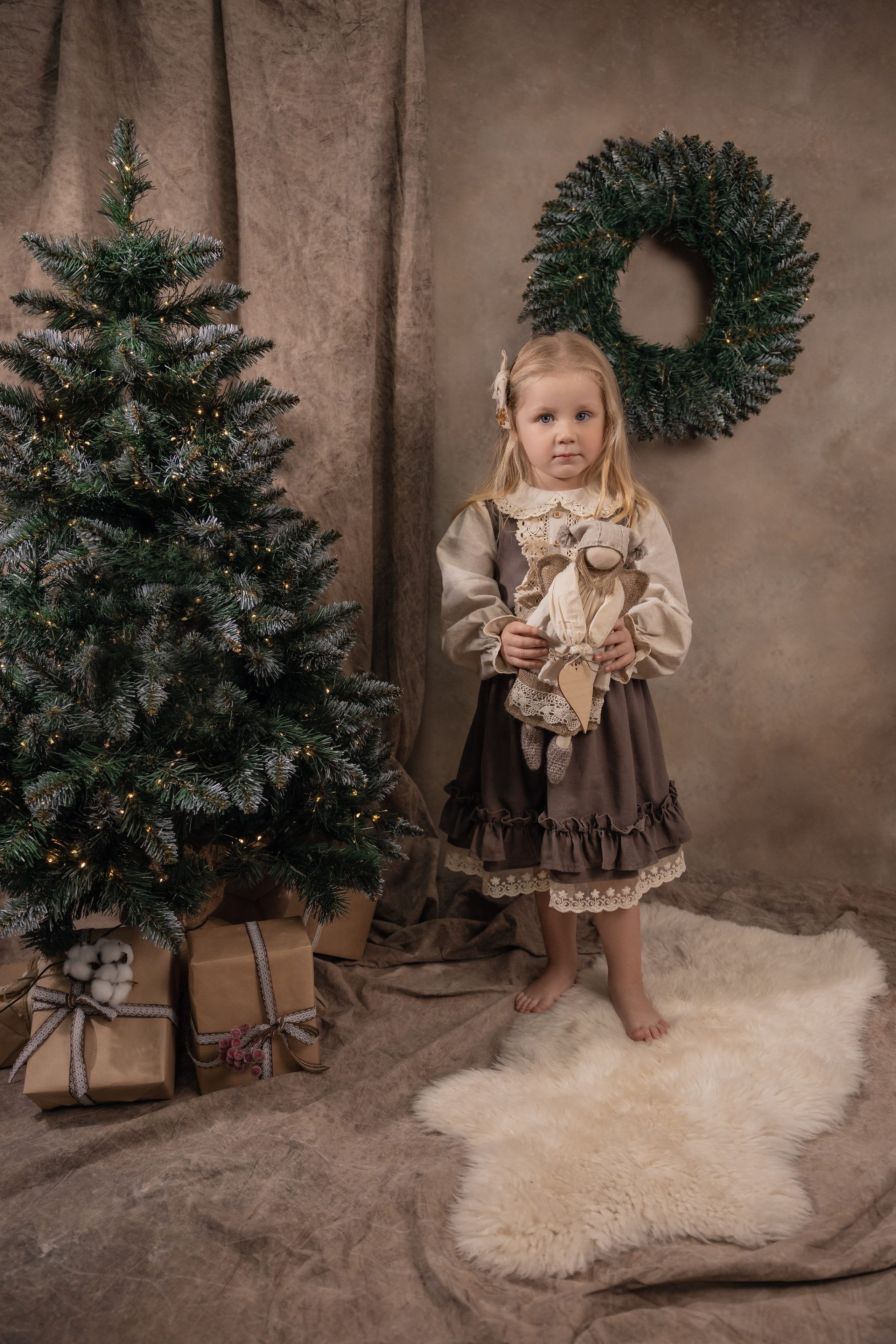 Новогодняя история маленькой Олечки. Семейный и детский фотограф Леонова Анна