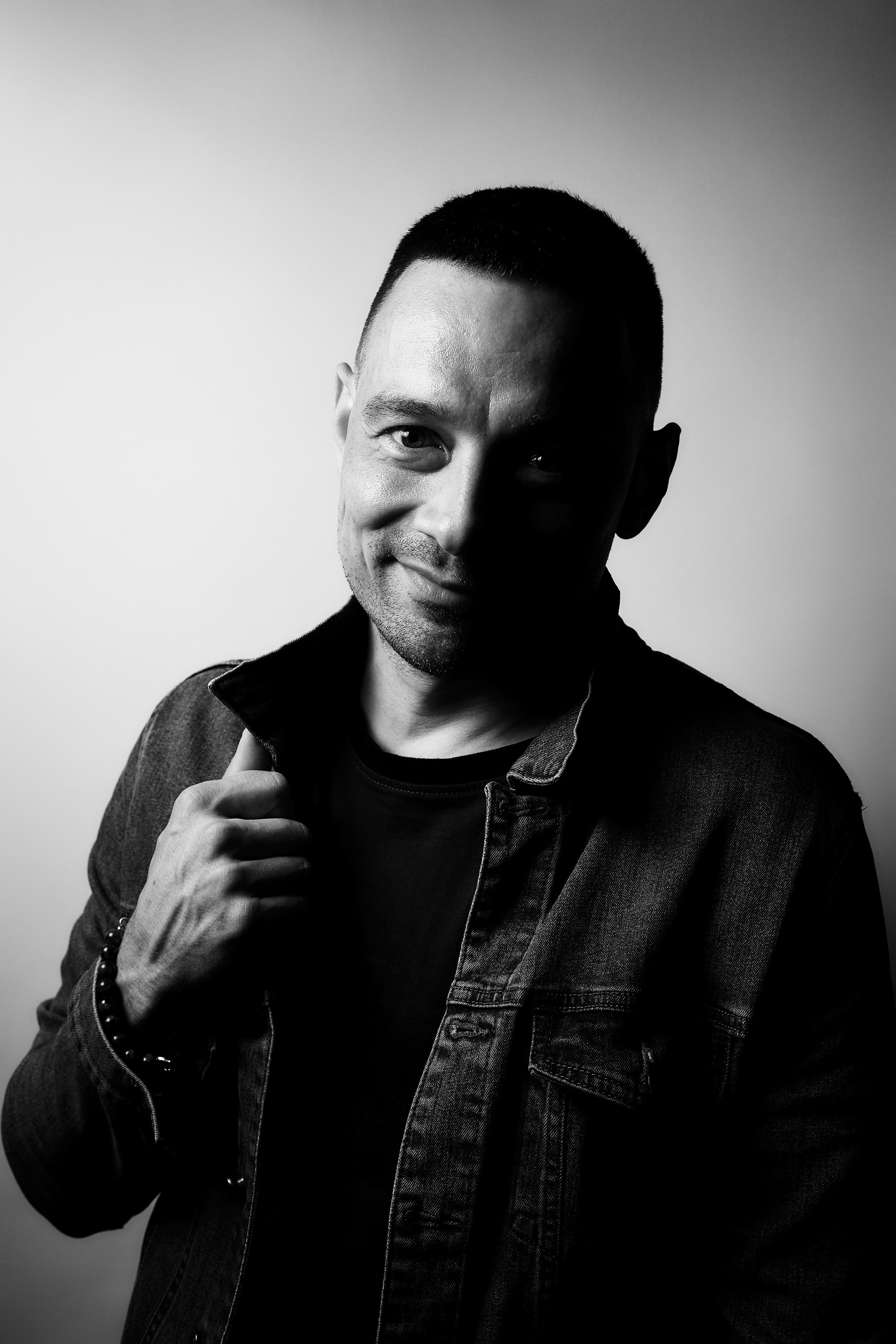 У меня дома (ЧБ)