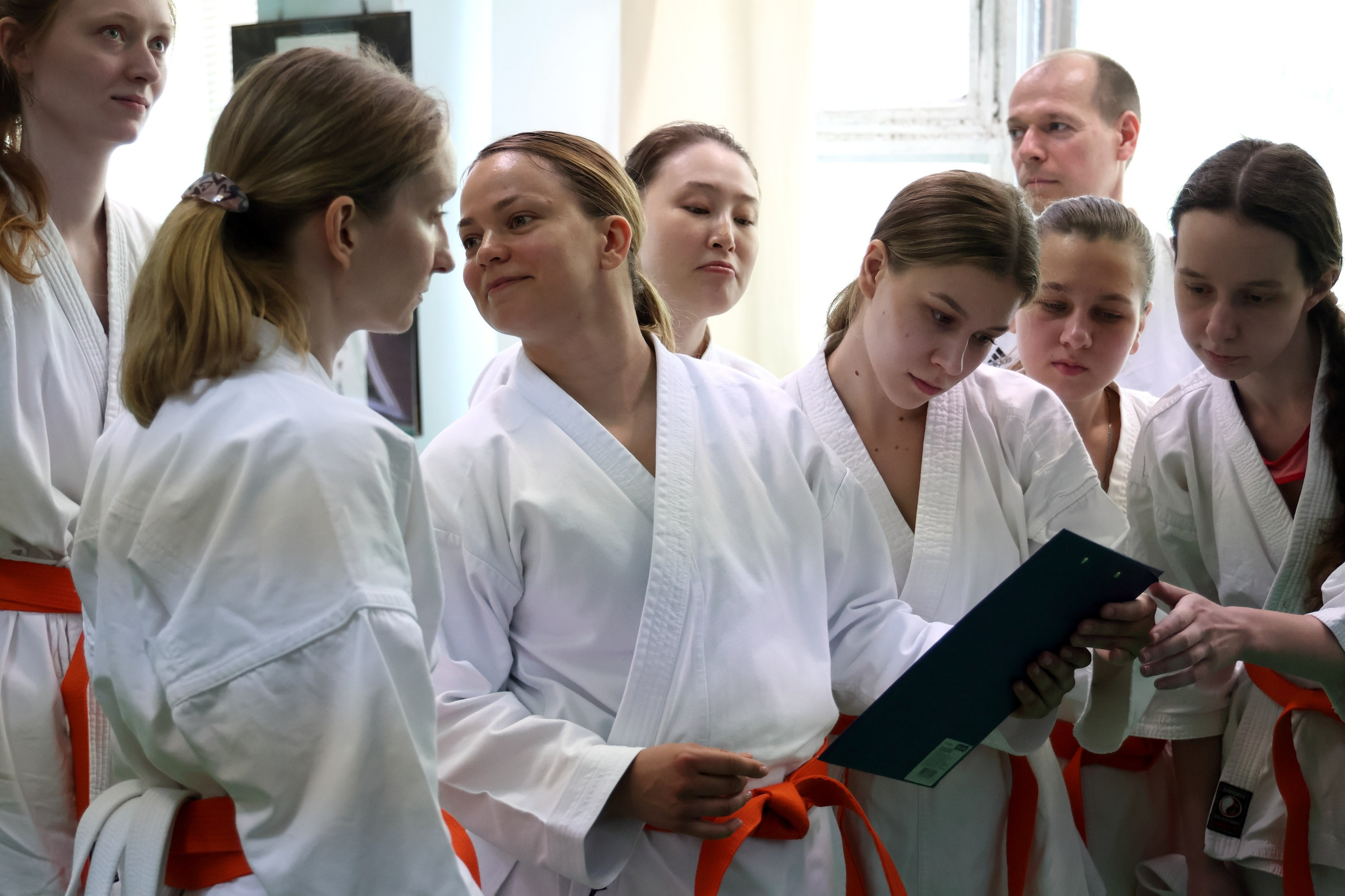 Вручение поясов в школе Окинава каратэ. Спортивный и репортажный фотограф Ермакова Светлана