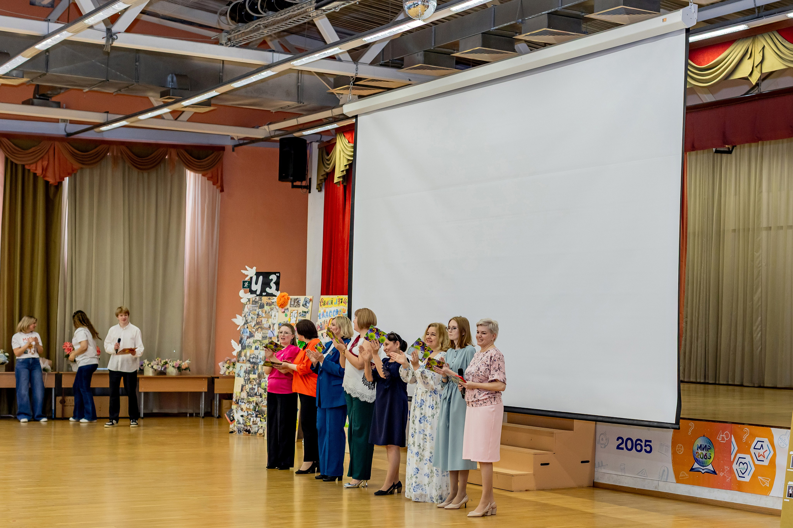 Выпускной праздник в начальной школе. Фотограф и видеограф Москва. Свадебный фотограф, видеограф. Выпускные альбомы. Оживающие альбомы