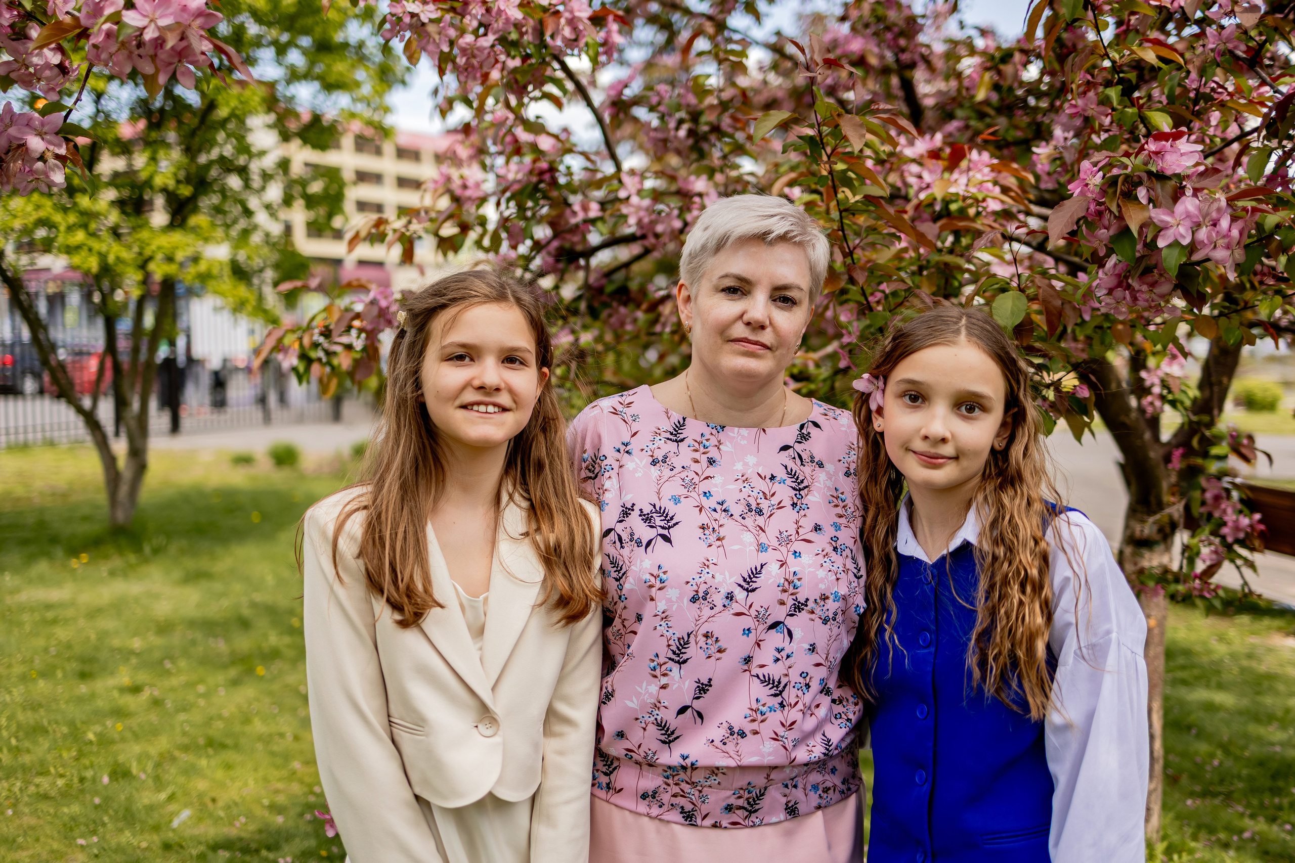 Выпускной в начальной школе на улице. Фотограф и видеограф Москва. Свадебный фотограф, видеограф. Выпускные альбомы. Оживающие альбомы