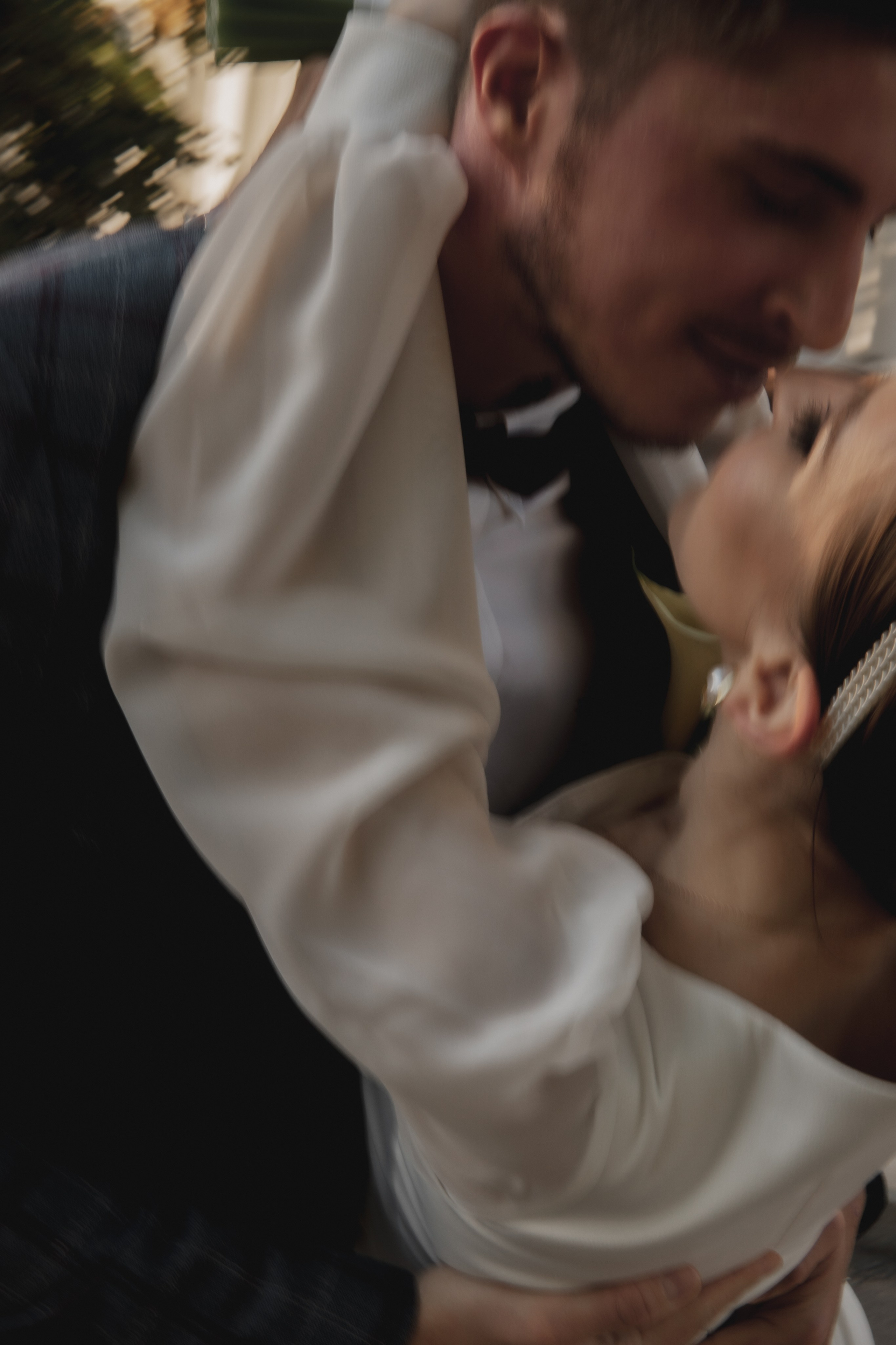 Свадебная прогулка. Мы тонем в лучах нежных объятий. Свадебный и портретный фотограф в Москве, Светлана Янковая