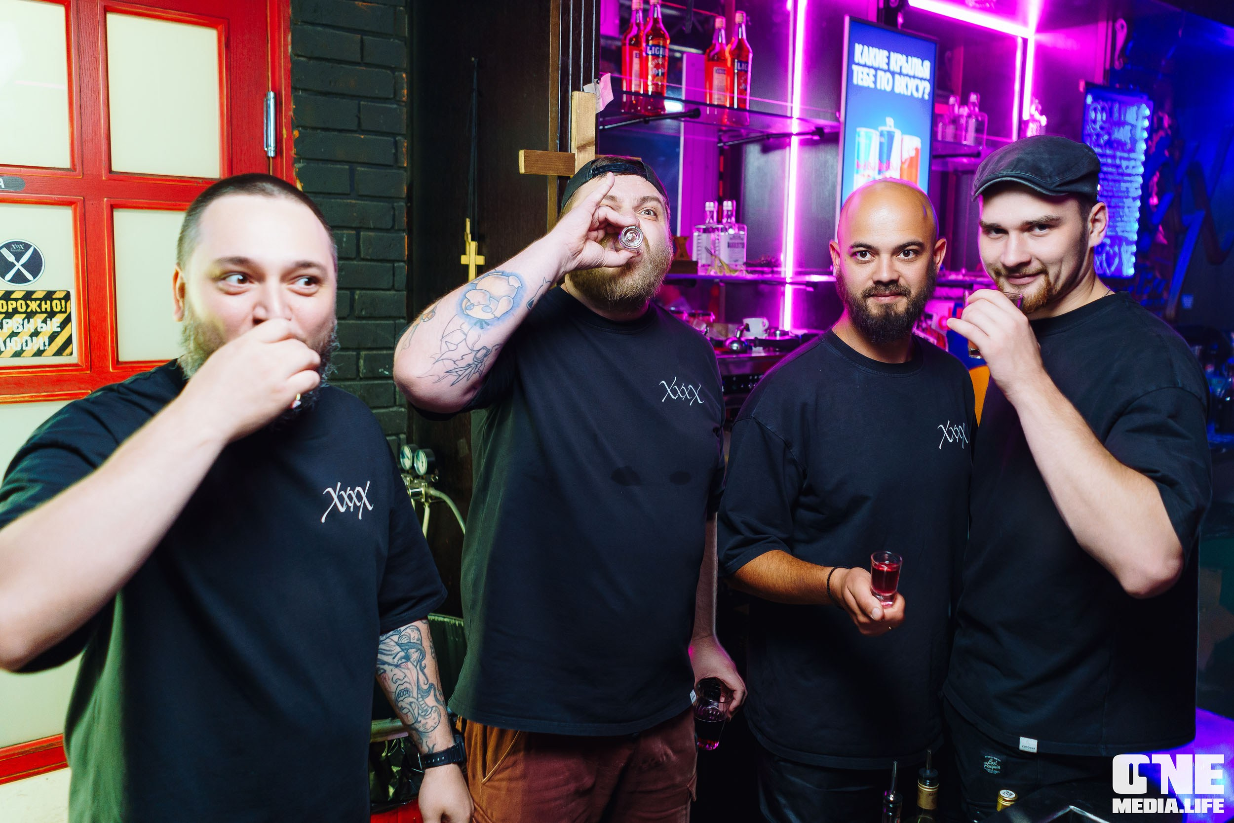 Фоторепортаж из бара XxxX. One Media Life: фоторепортажи, фотоотчеты с мероприятий и заведений