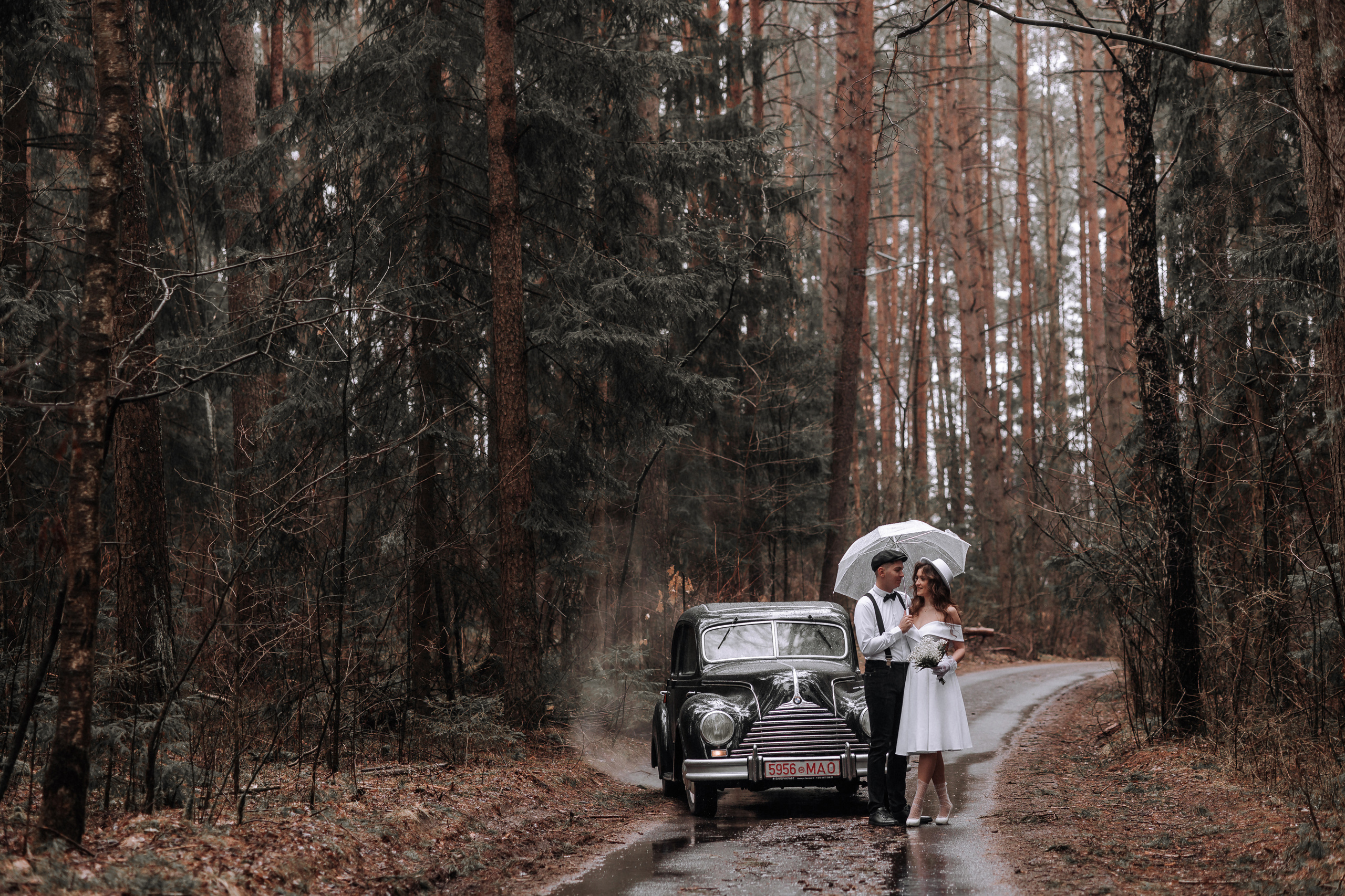 Двое под дождем. Свадебный фотограф Минск РБ