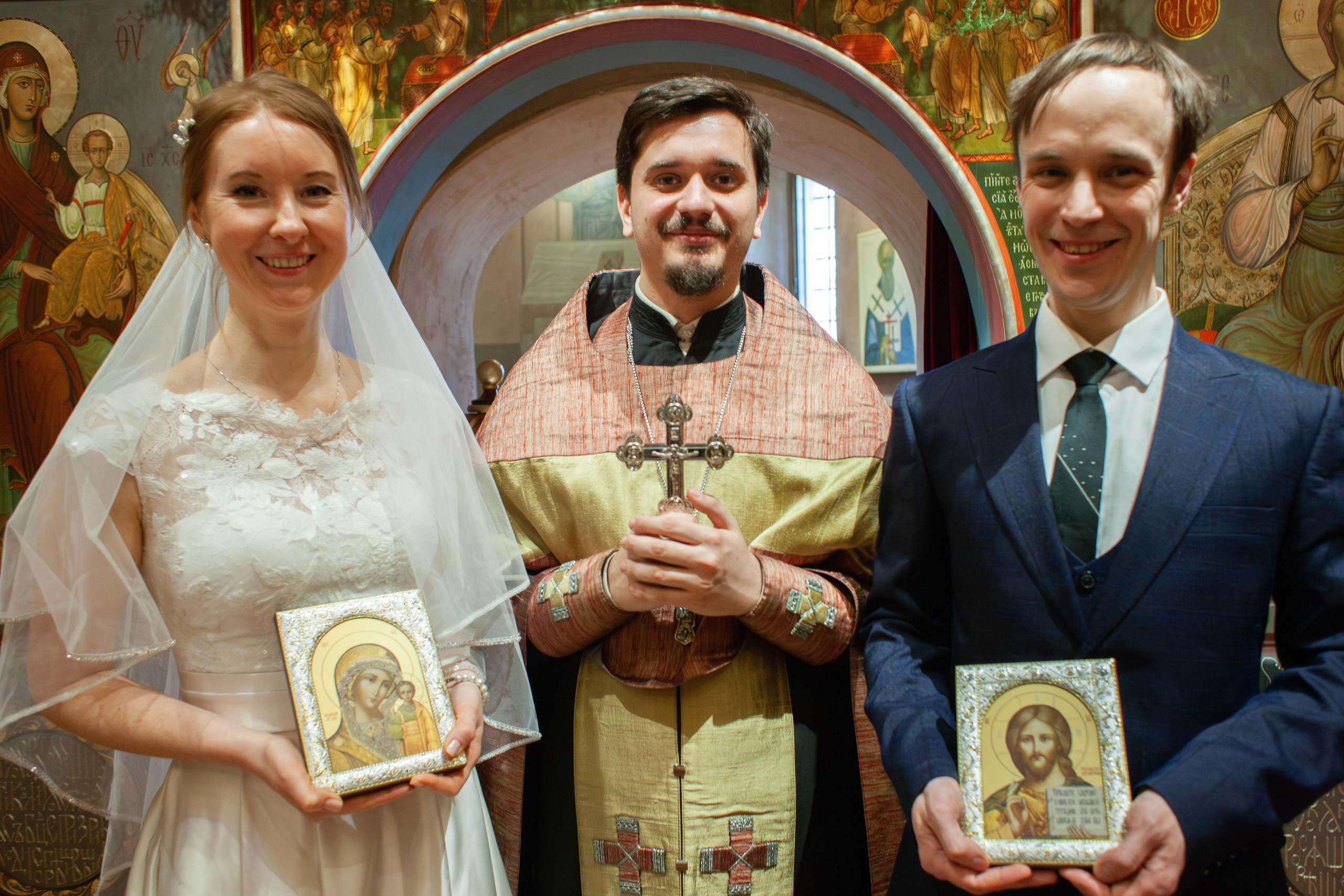Венчание в храме Антипы Пергамского, стиль «ORWO UT21». Фотограф на крещение/венчание