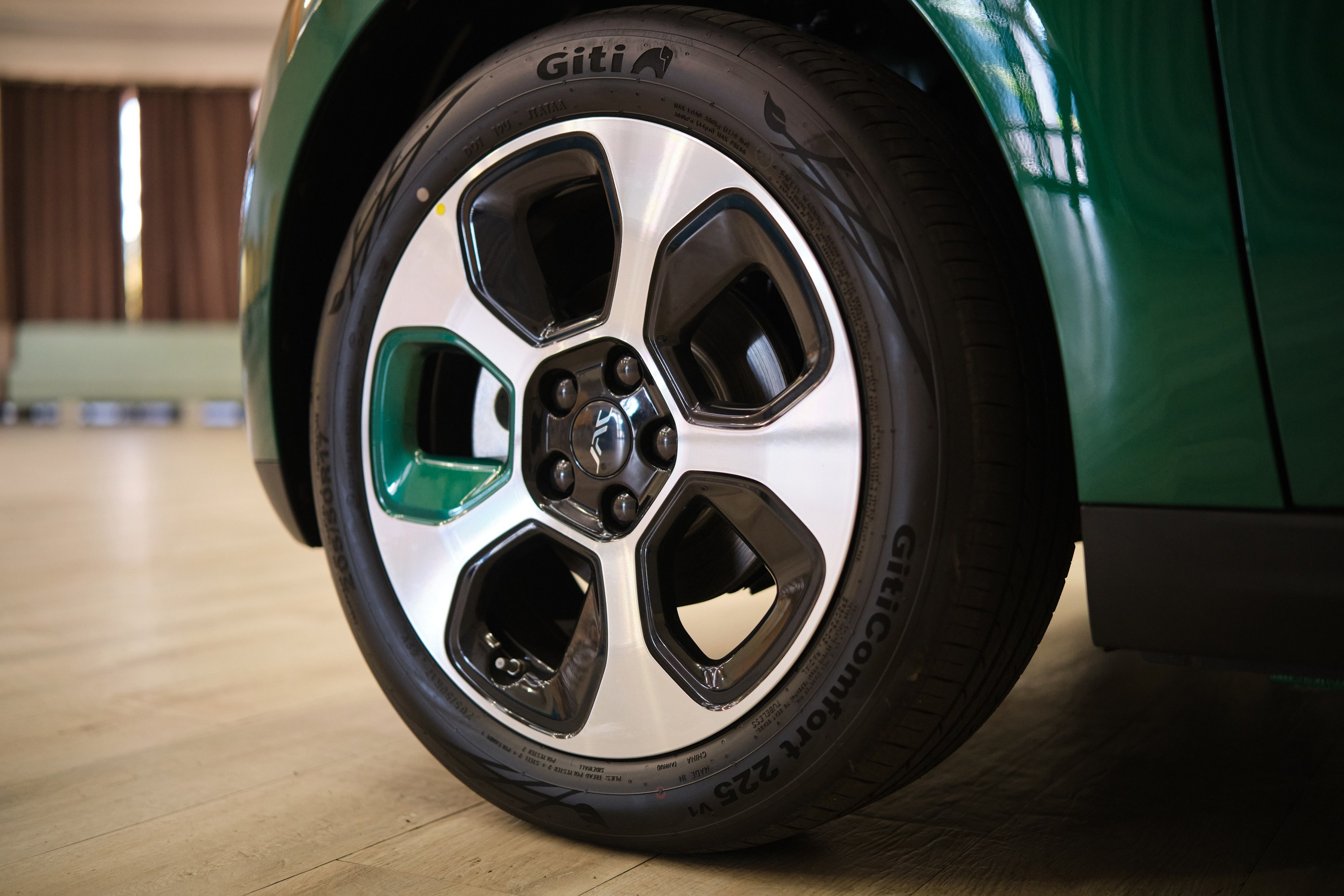 Презентация электромобиля JAC E30X в IBB Hotel. Репортажный фотограф Дмитрий Литвинский. Минск, Беларусь, мир