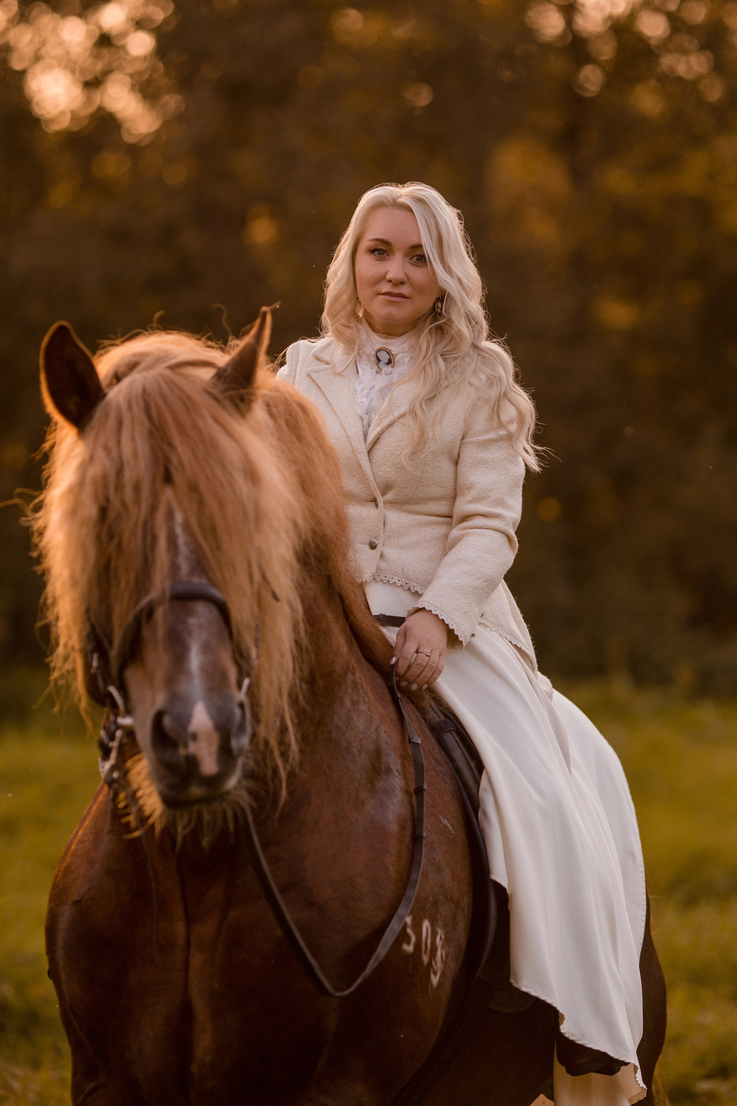 Осенняя фотосессия в костюме амазонка