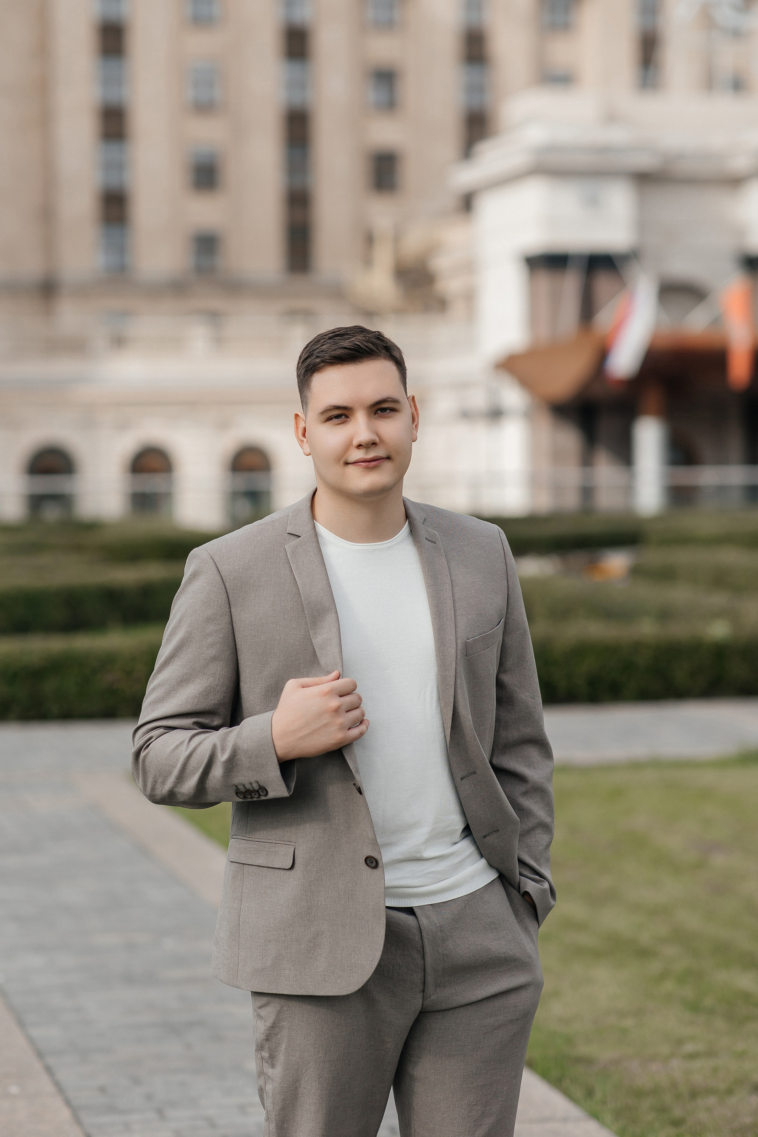 Свадебная фотосессия у гостиницы Украина. Свадебный фотограф в Москве Дарья Олендарёва