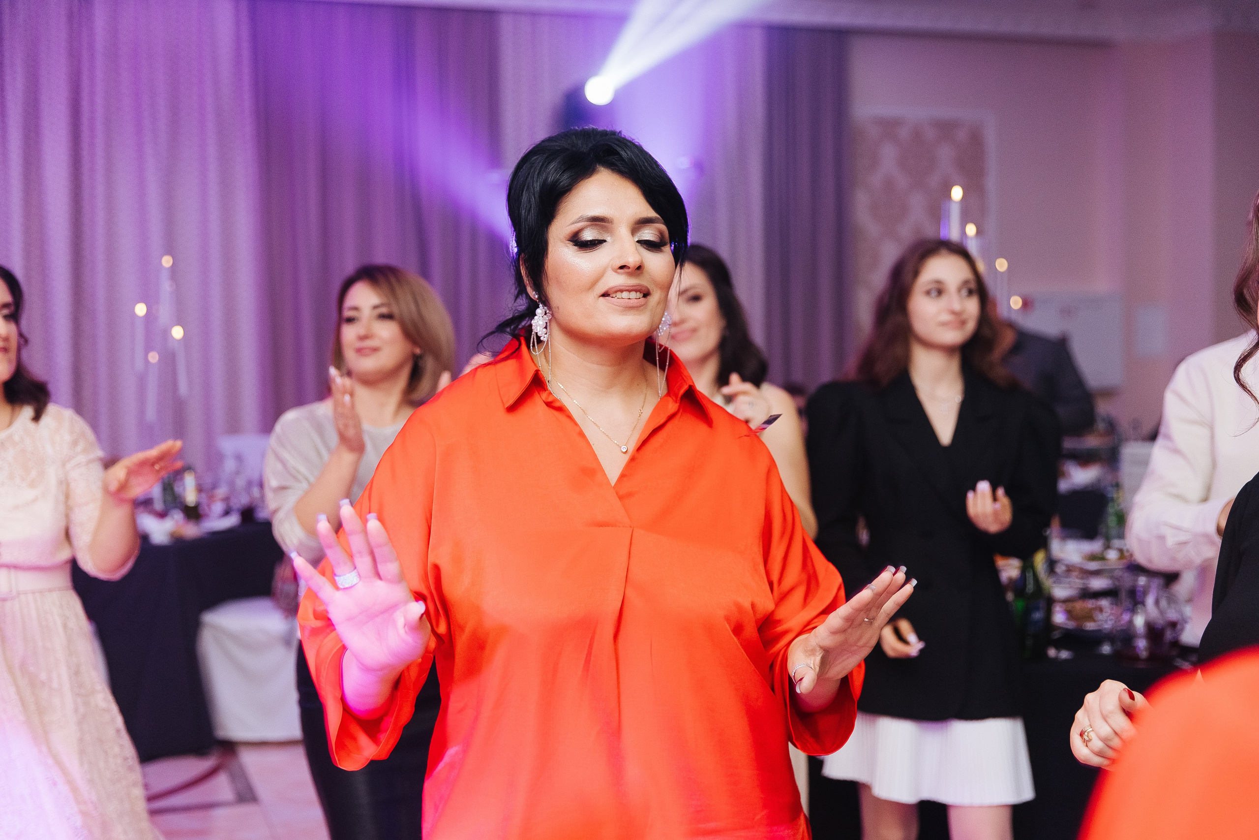 Ани и Назели. 35&5 День рождения, «Янтарь». Фотограф в Красноярске Надежда Воскресенская