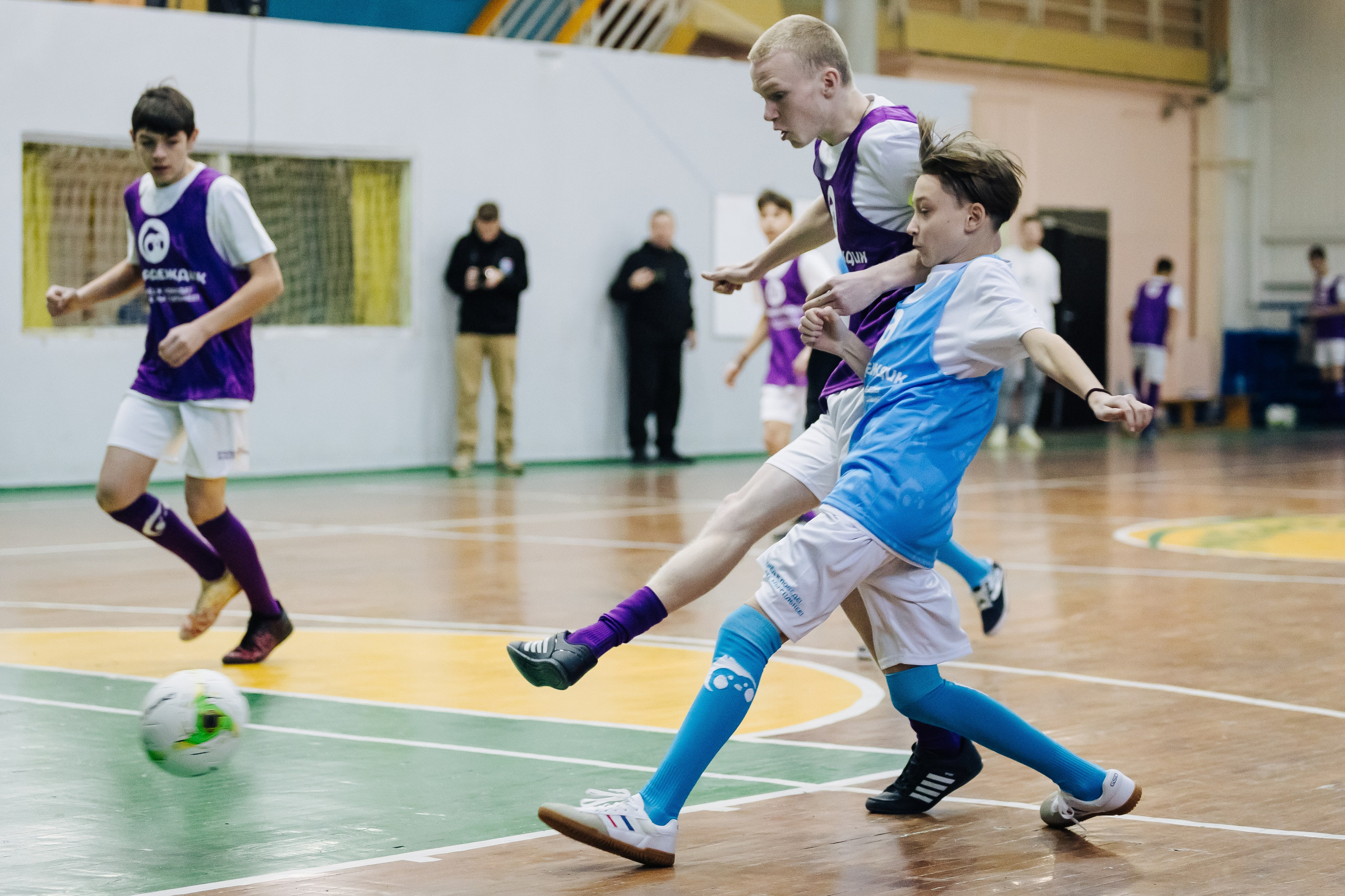 Турнир по футболу среди команд школ-интернатов Магнитогорска «Надеждик CUP» // 08.12.2024. Денис Прохоров Фотограф в г. Магнитогорск