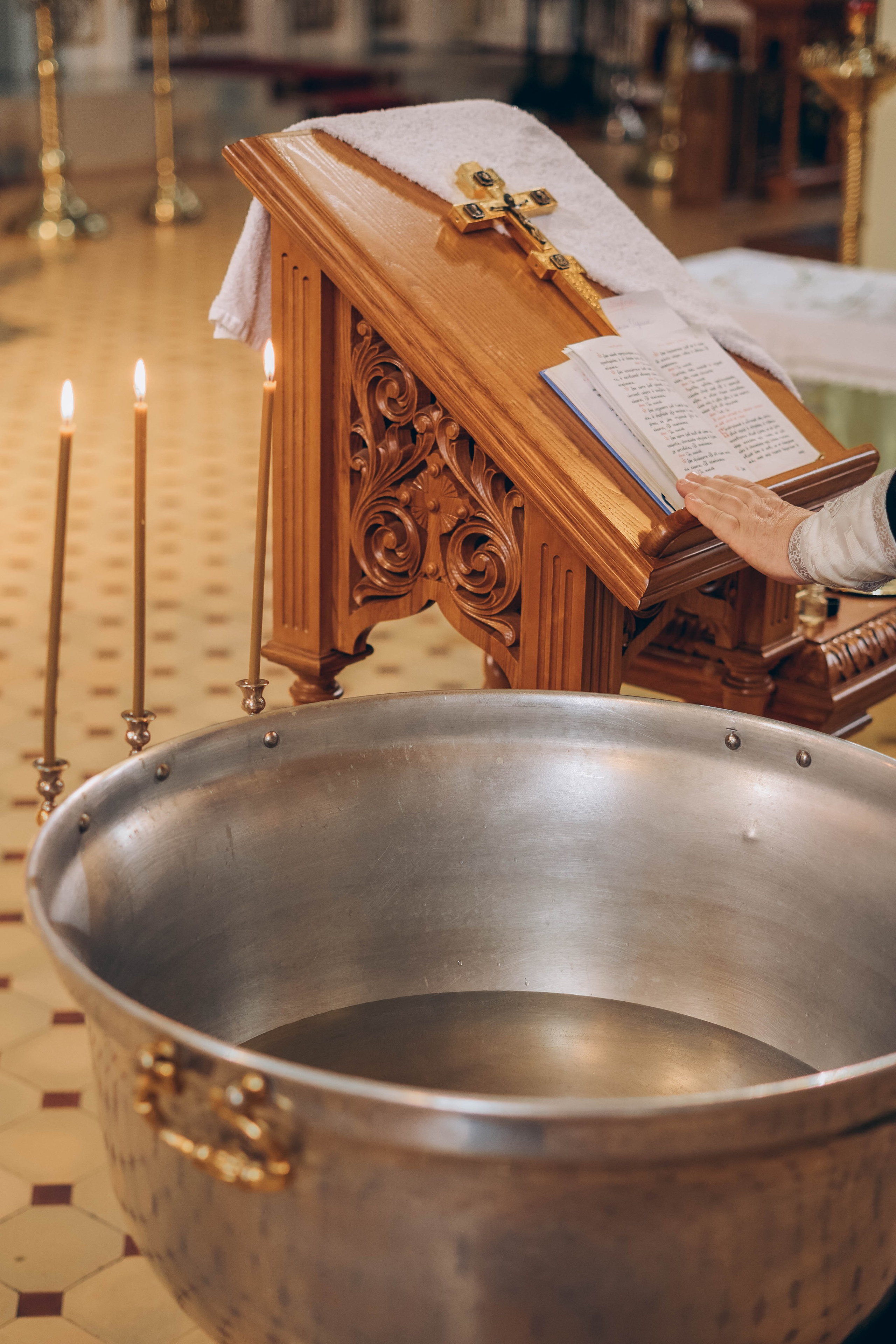 Таинство крещения Мирона