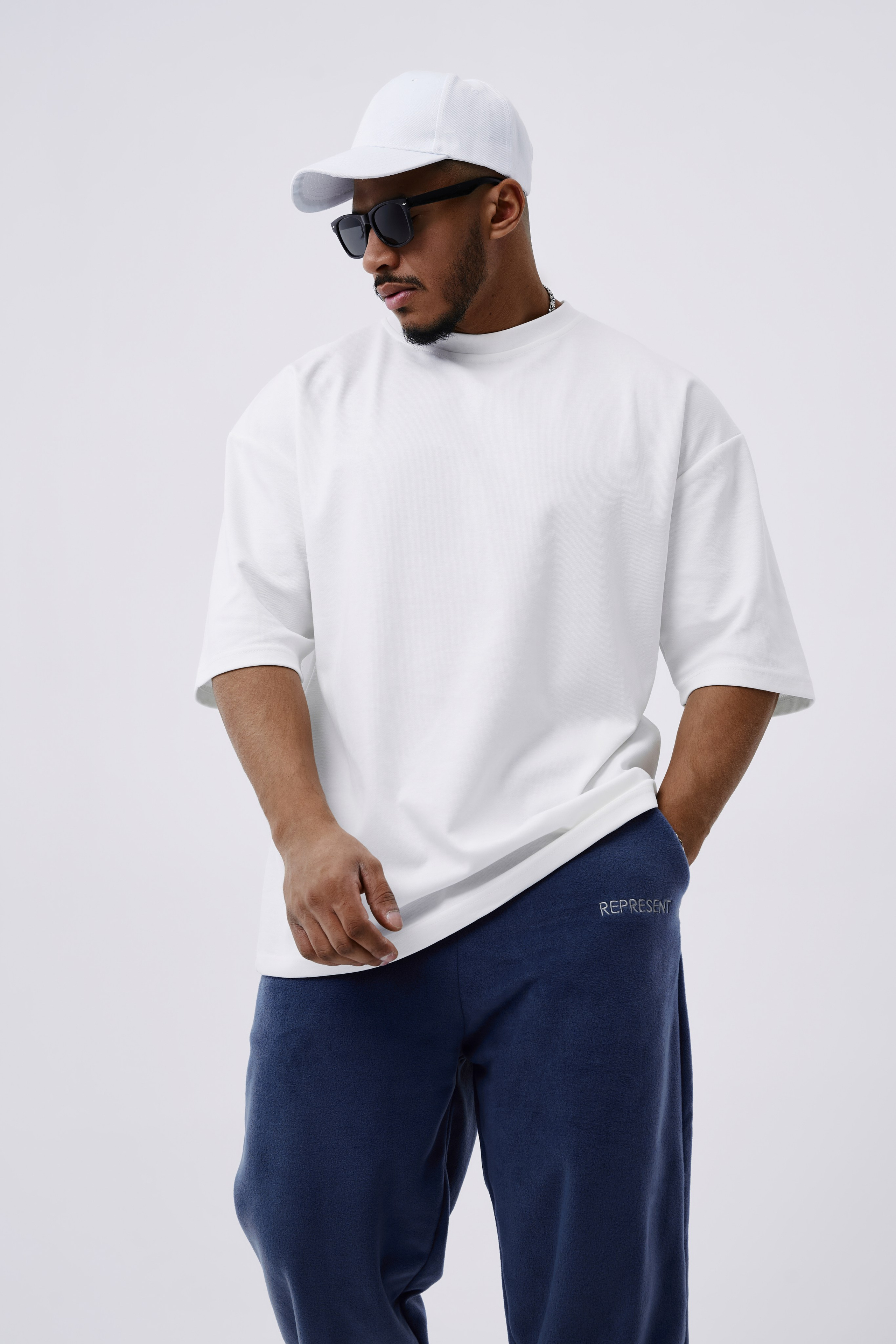 Футболки мужские. Фотограф для маркетплейсов в Москве