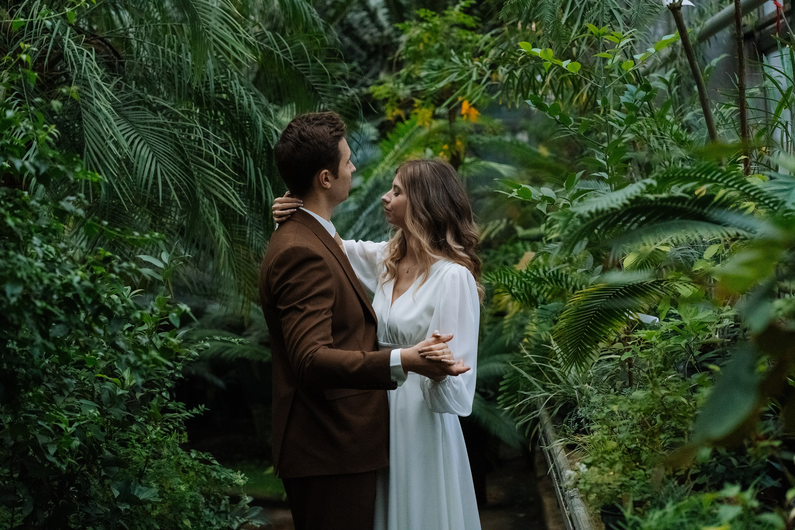 Свадебная фотосессия в оранжерее, Москва. Свадебный фотограф в Москве Анна Полушина