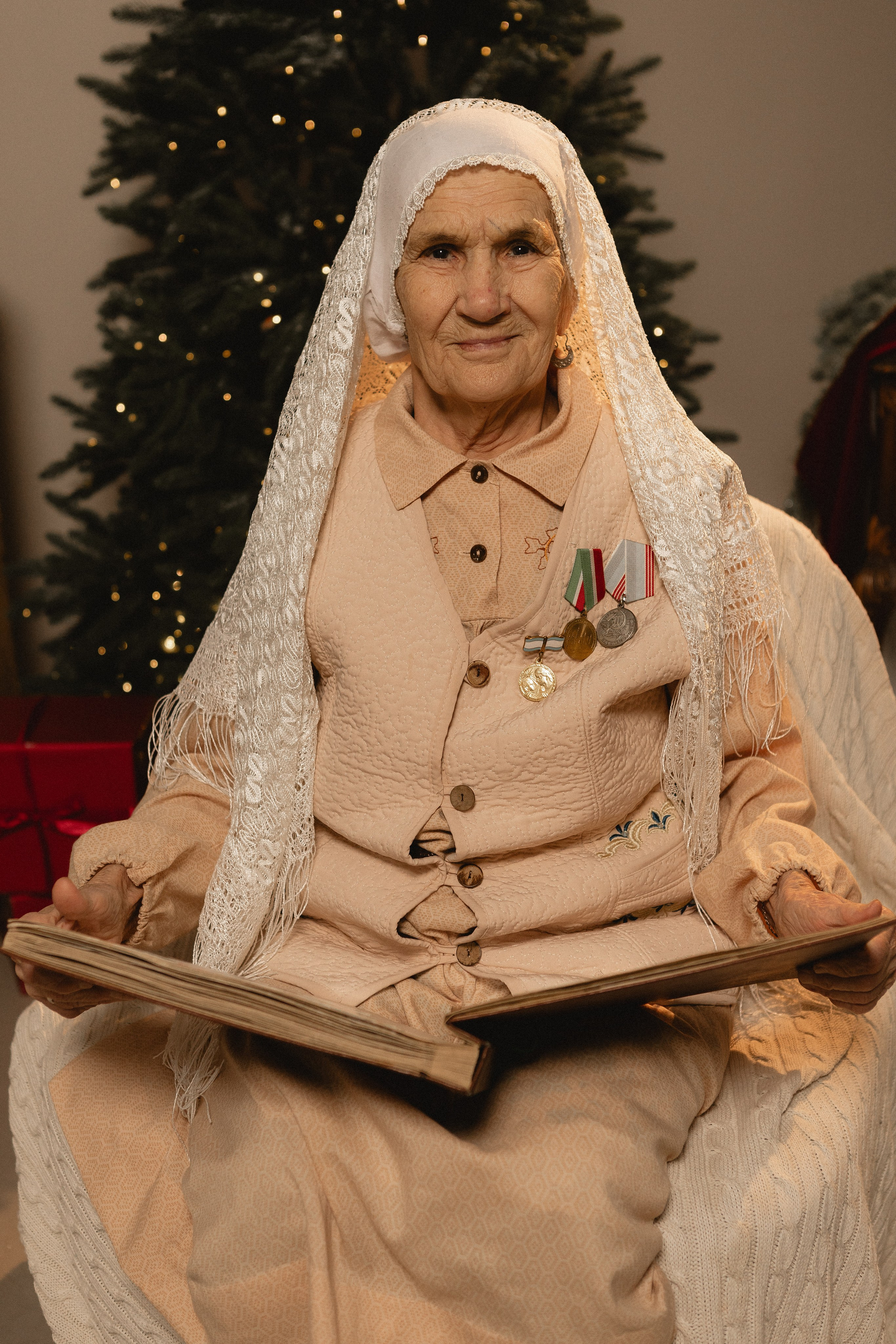 Бабушка с правнуками. Фотограф в Казани.Снимаю индивидуальные портреты, love story и свадьбы