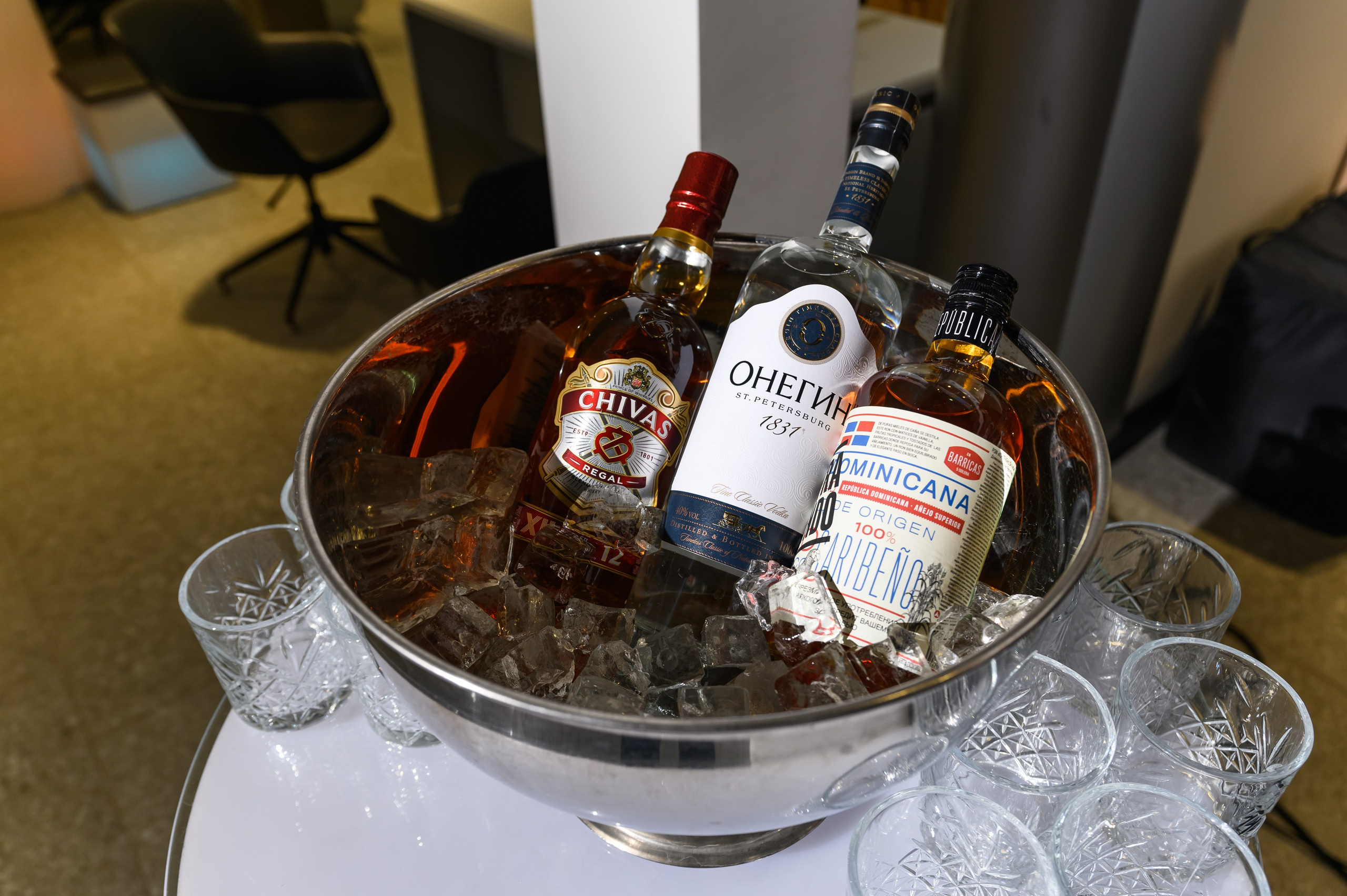 Автосалон Танк. Свадебный фотограф Москва Юрий Кульман