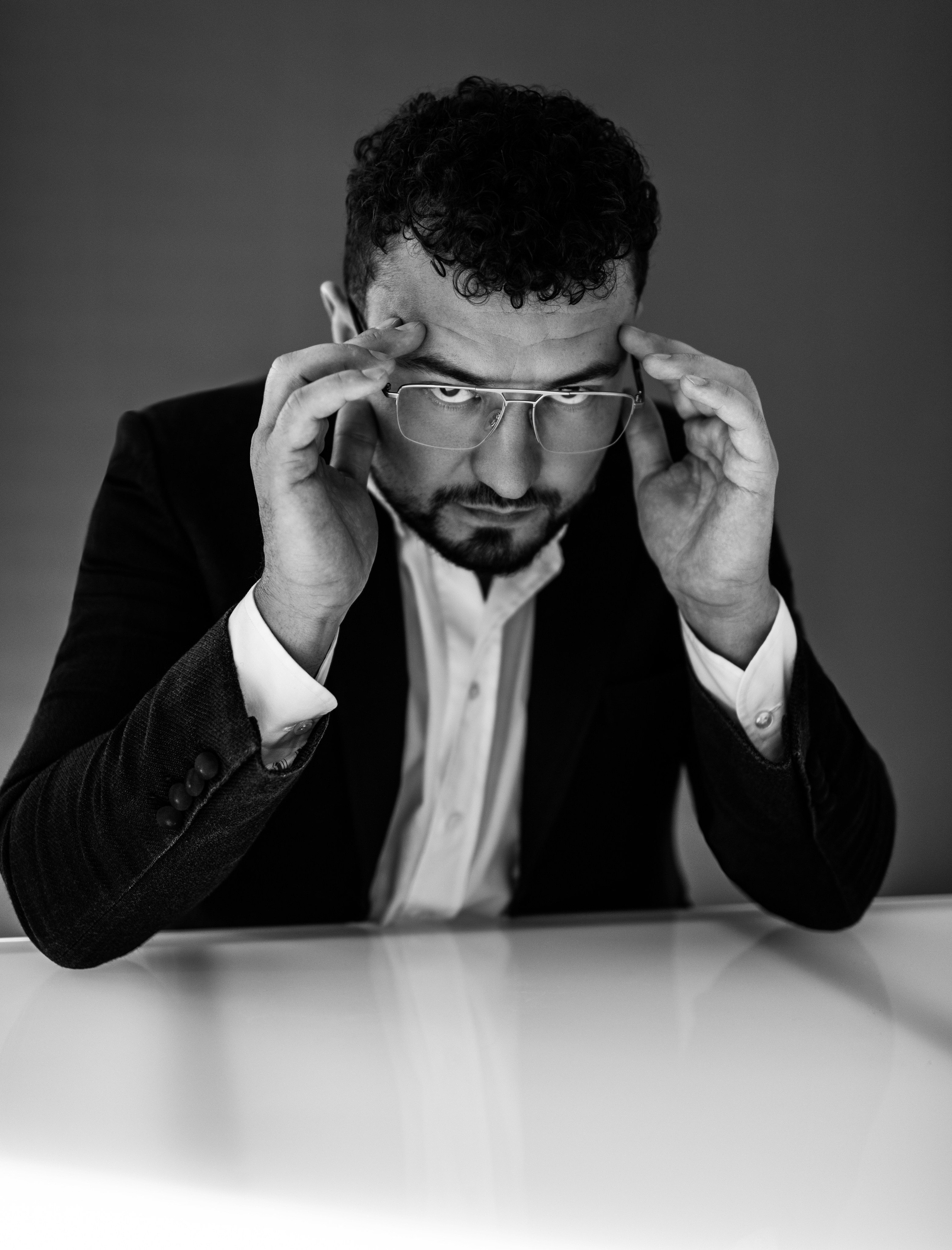 Черно-белый портрет для мужчин Москва, передайте свои эмоции.